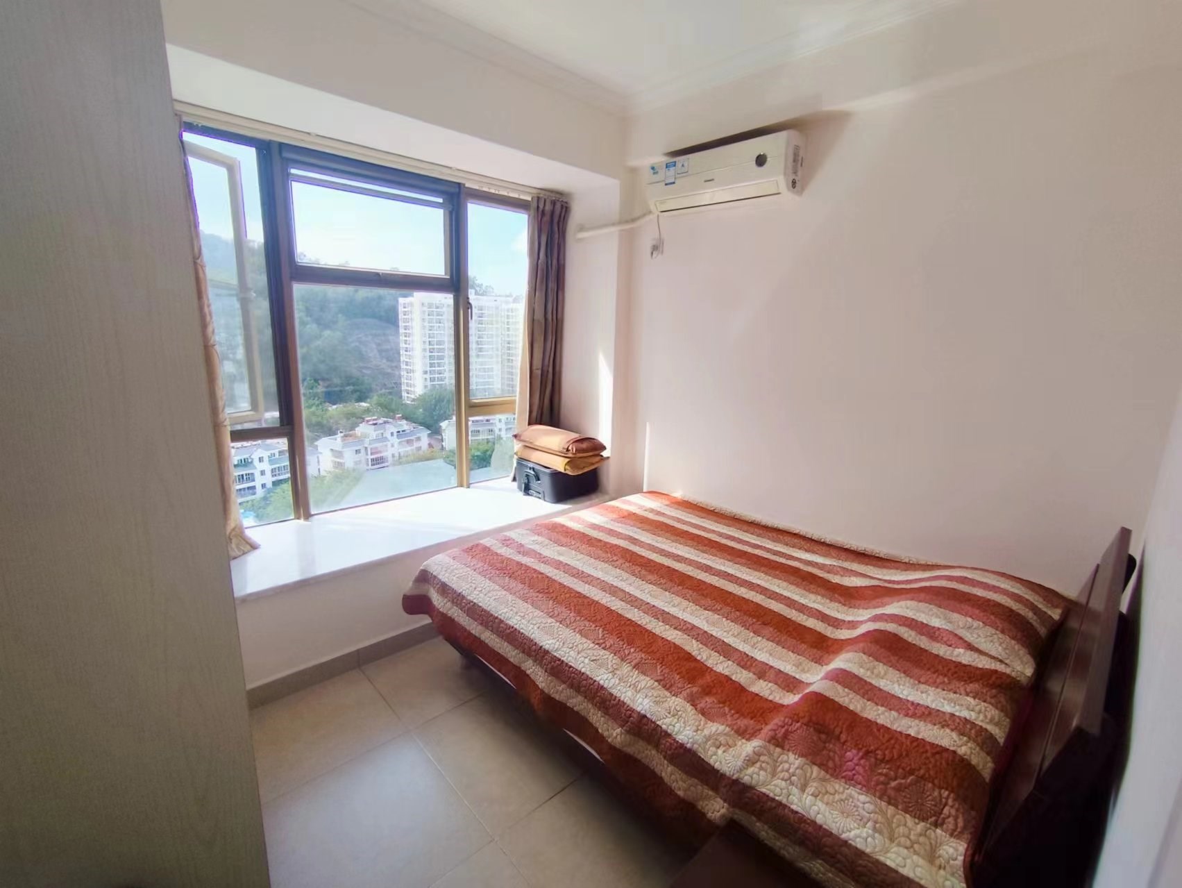 三亚山水国际(一、二期) 2室2厅1卫 175.0万 三亚山水国际(一、二期) 2室2厅1卫 175.0万客厅