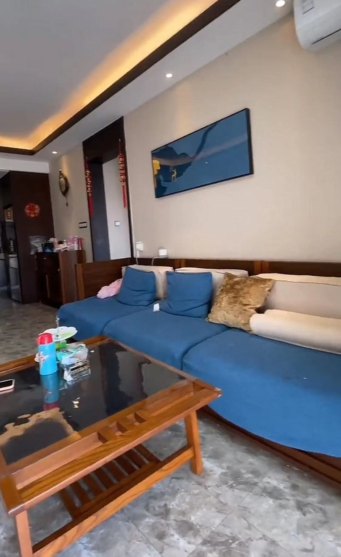 一山湖(一期) 2室2厅1卫 240.0万 一山湖(一期) 2室2厅1卫 240.0万客厅