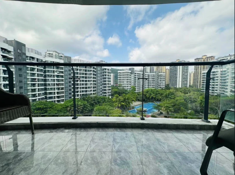 一山湖(一期) 3室2厅2卫 350.0万 一山湖(一期) 3室2厅2卫 350.0万客厅