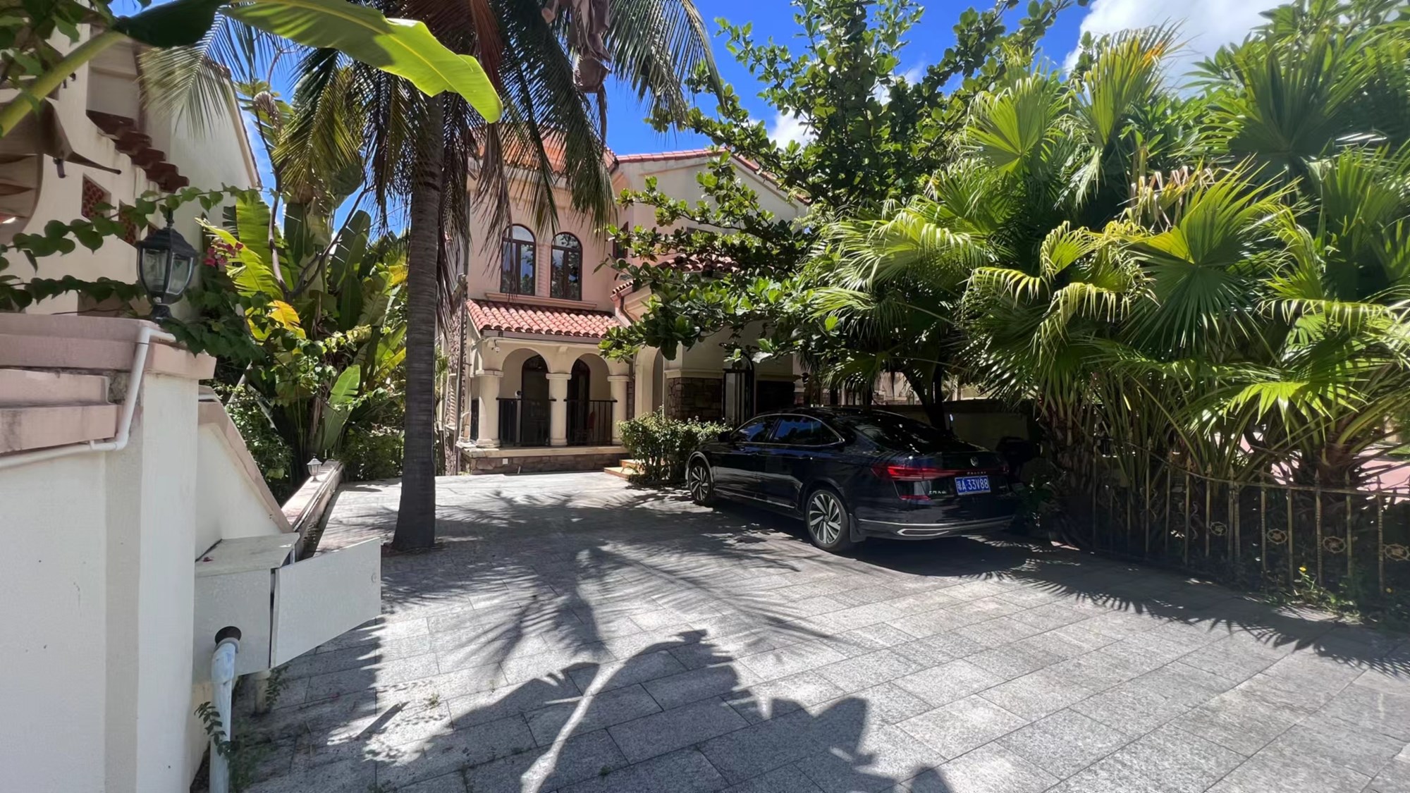 凤凰水城红树湾别墅(新) 5室2厅4卫 1600.0万 凤凰水城红树湾别墅(新) 5室2厅4卫 1600.0万客厅