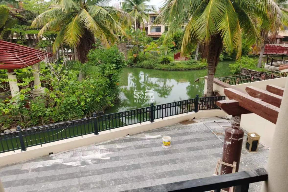 凤凰水城红树湾别墅(新) 5室2厅4卫 1600.0万 凤凰水城红树湾别墅(新) 5室2厅4卫 1600.0万客厅