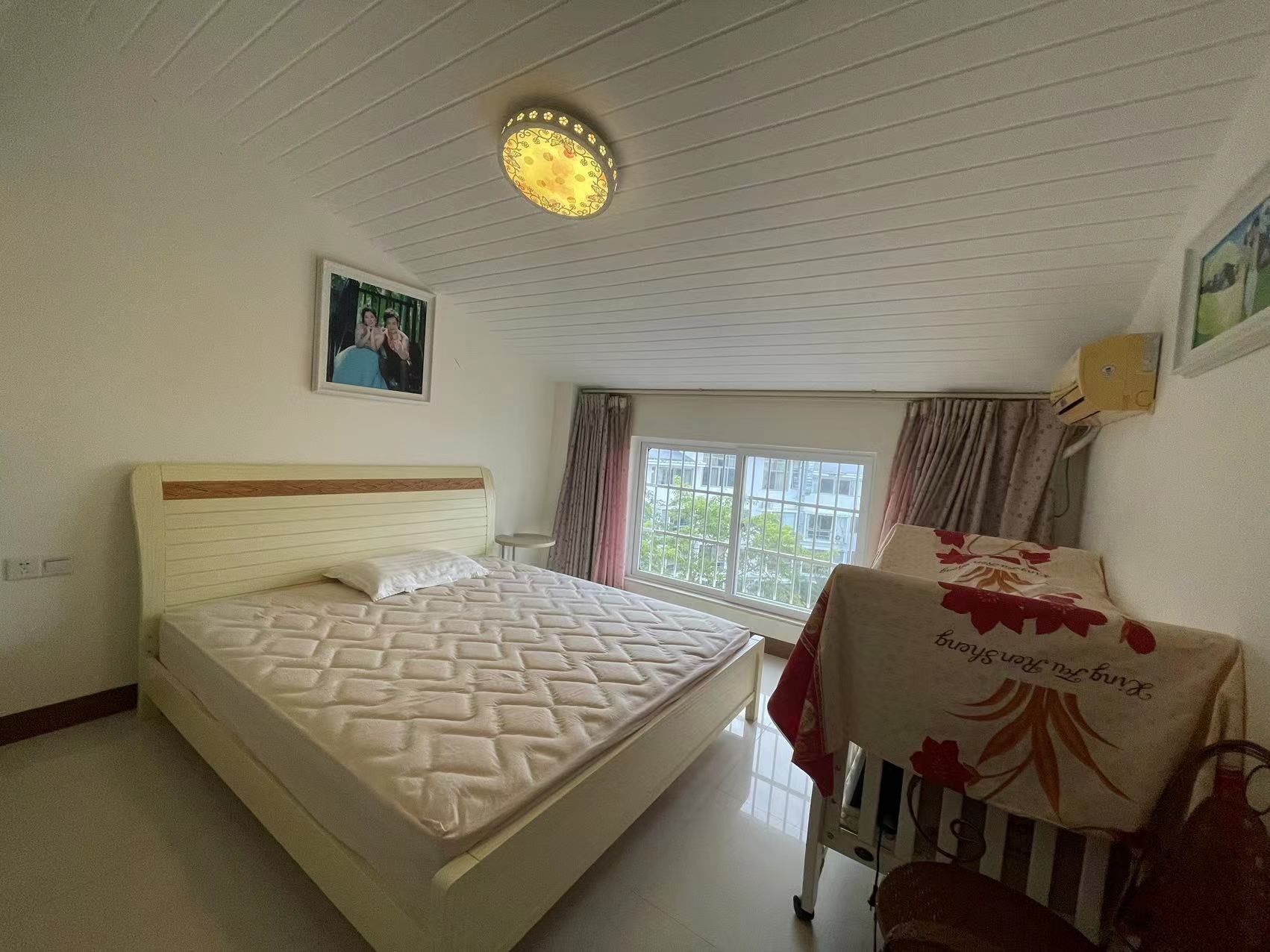 和兴家园 3室2厅2卫 300.0万 和兴家园 3室2厅2卫 300.0万客厅