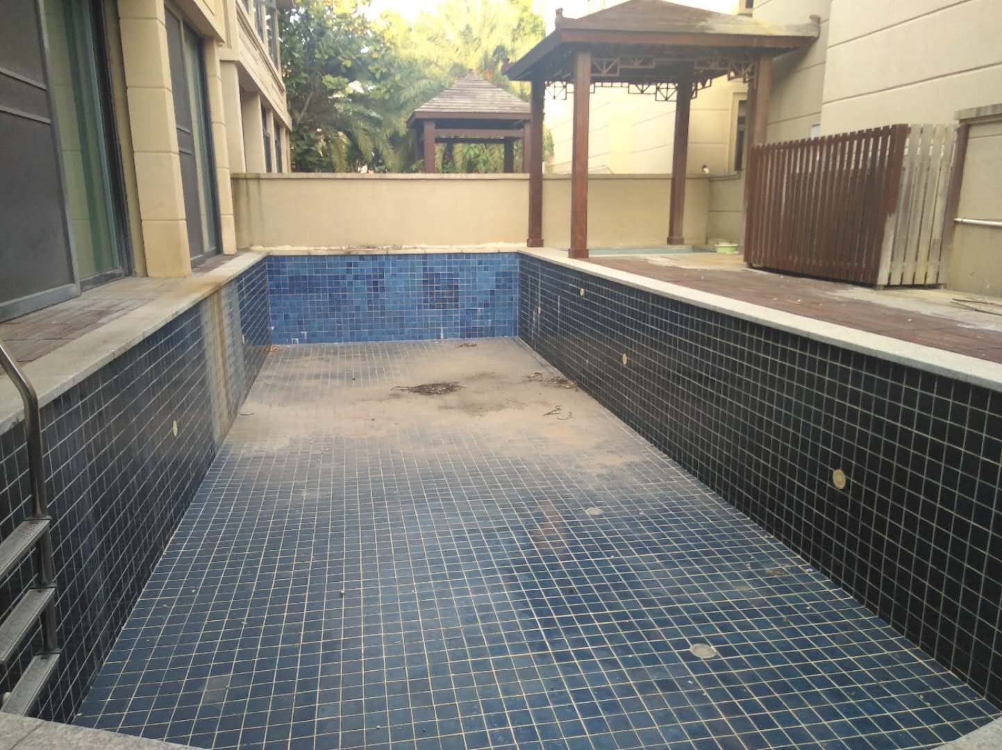 凤凰水城南岸别墅(御景天成) 4室2厅4卫 1000.0万 凤凰水城南岸别墅(御景天成) 4室2厅4卫 1000.0万客厅