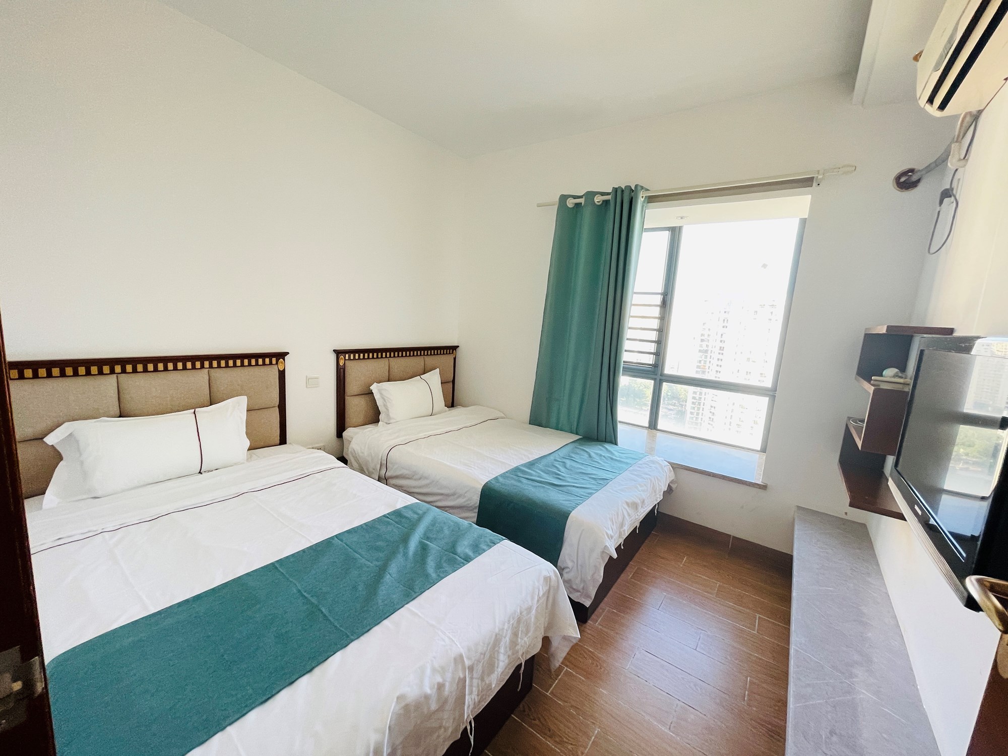 兰海花园三期 3室2厅2卫 1500.0万 兰海花园三期 3室2厅2卫 1500.0万客厅