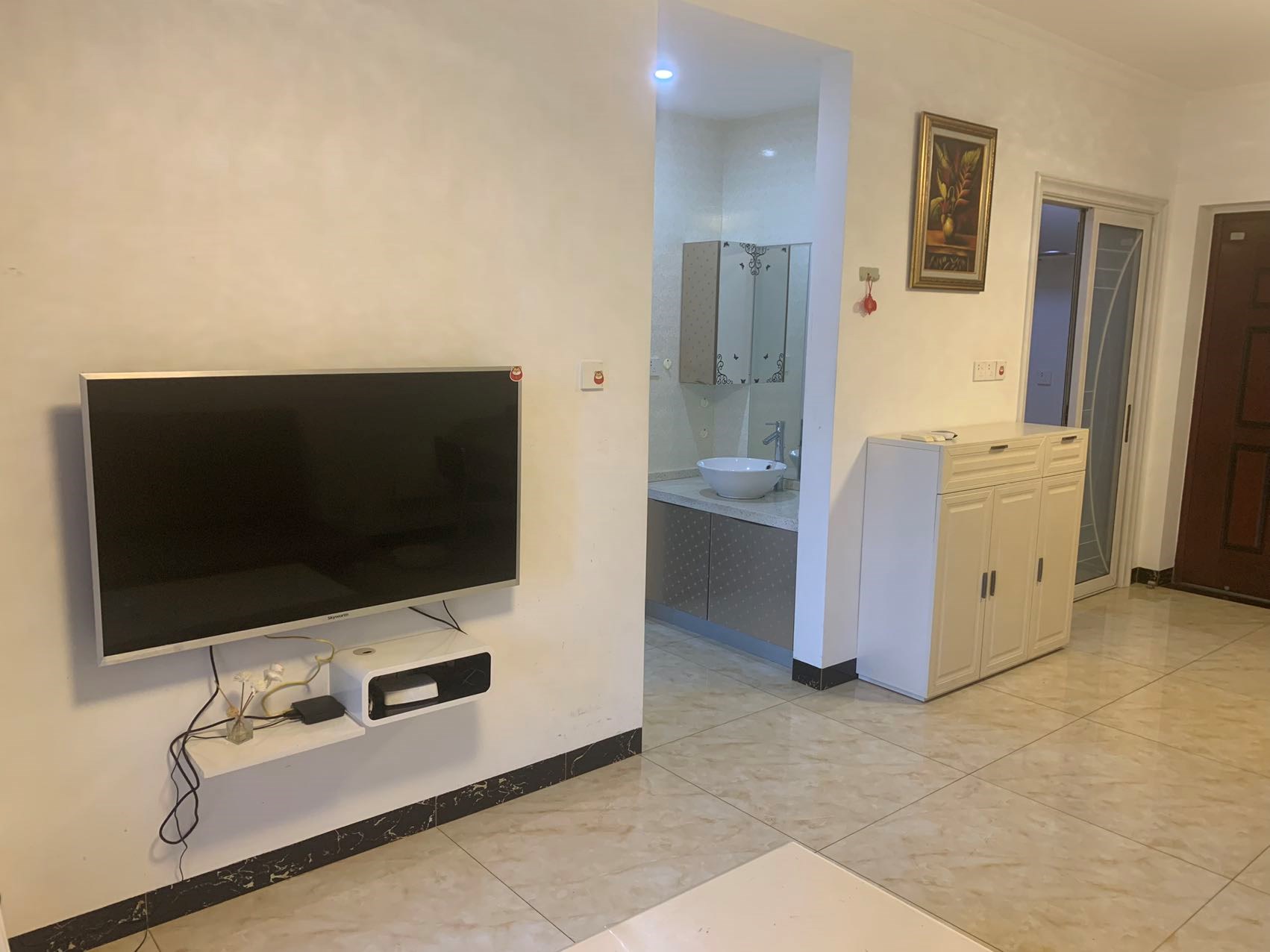 凤凰水城左岸 1室1厅1卫 140.0万 凤凰水城左岸 1室1厅1卫 140.0万客厅