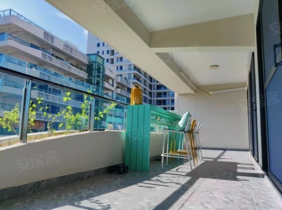 海上大都会右岸(商业) 3室2厅2卫 750.0万 海上大都会右岸(商业) 3室2厅2卫 750.0万客厅