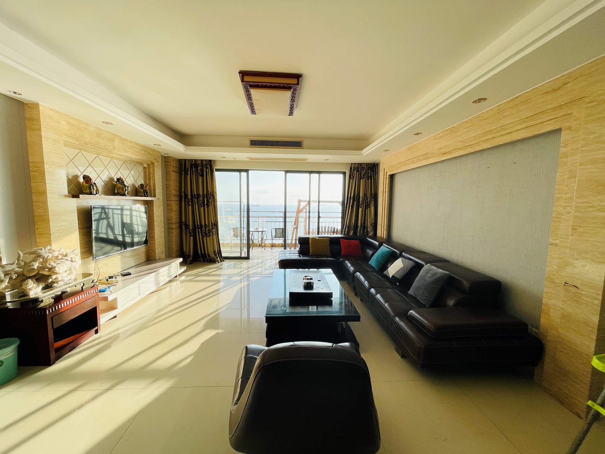 兰海花园三期 3室2厅2卫 1500.0万 兰海花园三期 3室2厅2卫 1500.0万客厅