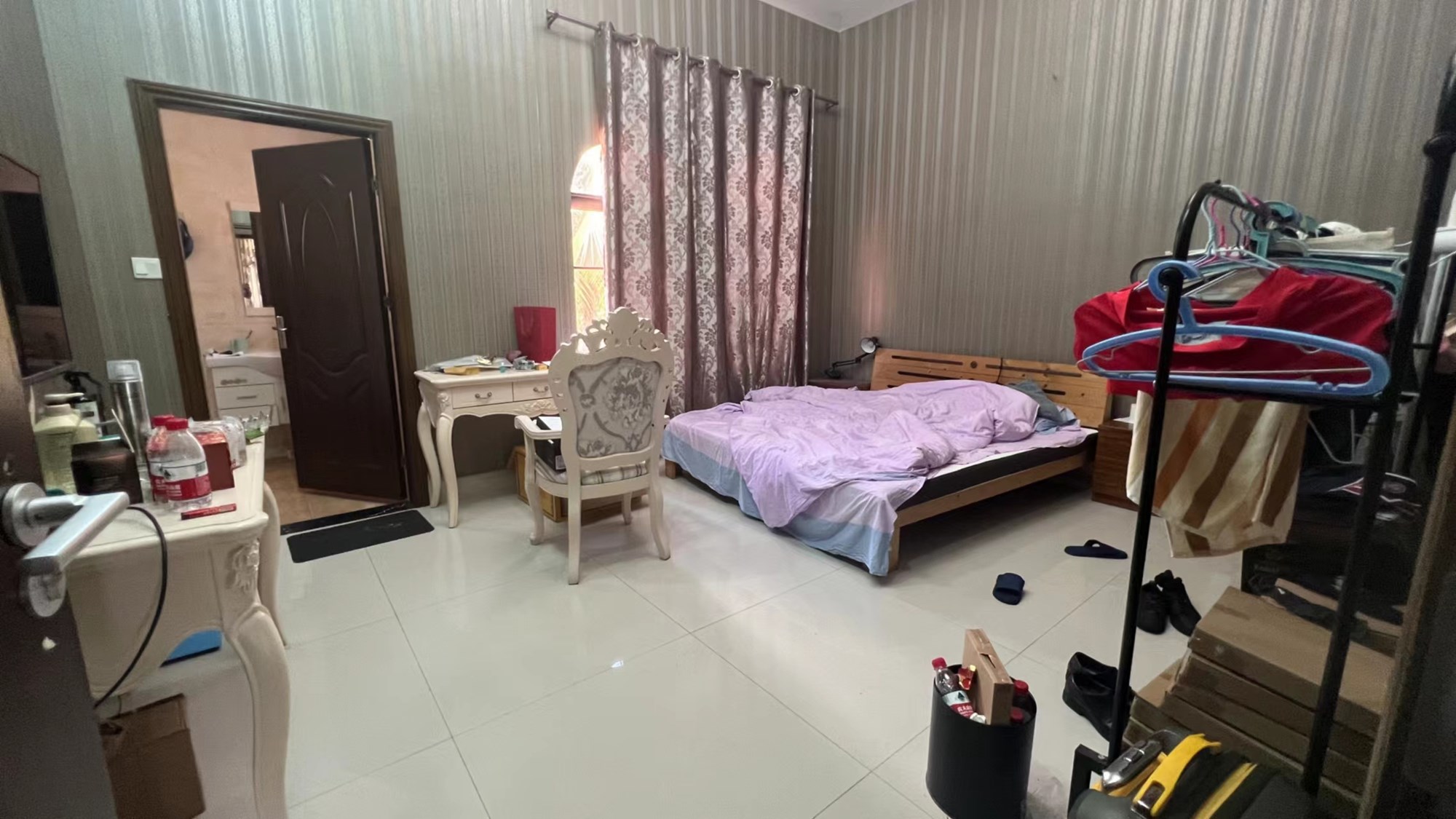 凤凰水城红树湾别墅(新) 5室2厅4卫 1600.0万 凤凰水城红树湾别墅(新) 5室2厅4卫 1600.0万客厅