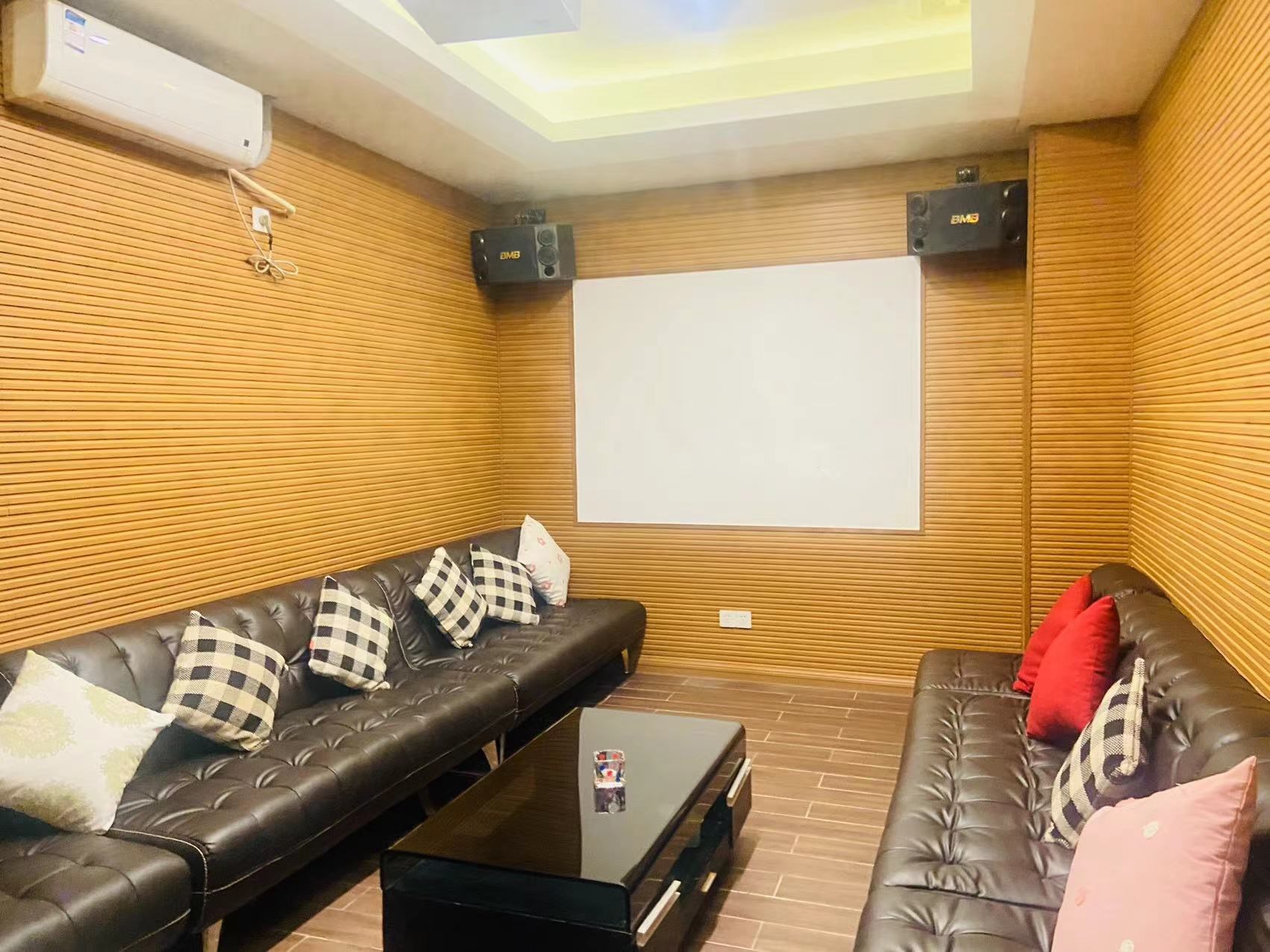 三亚小院 4室3厅3卫 530.00万 三亚小院 4室3厅3卫 530.00万客厅