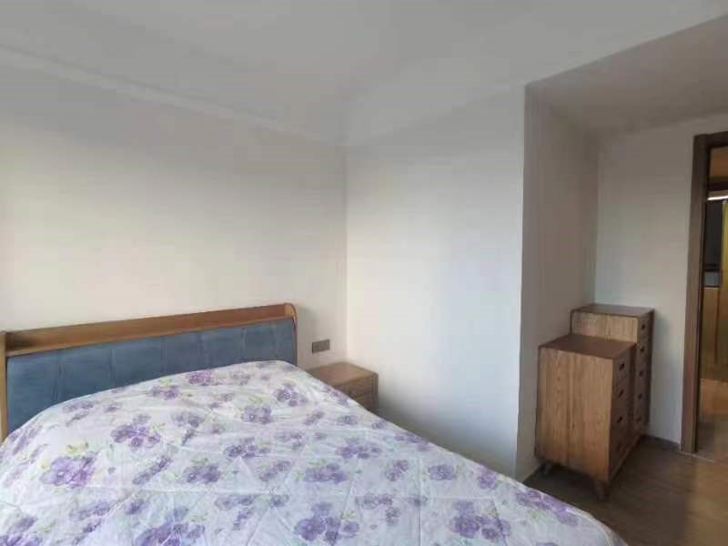 万科湖畔二期 3室2厅1卫 300.0万 万科湖畔二期 3室2厅1卫 300.0万客厅