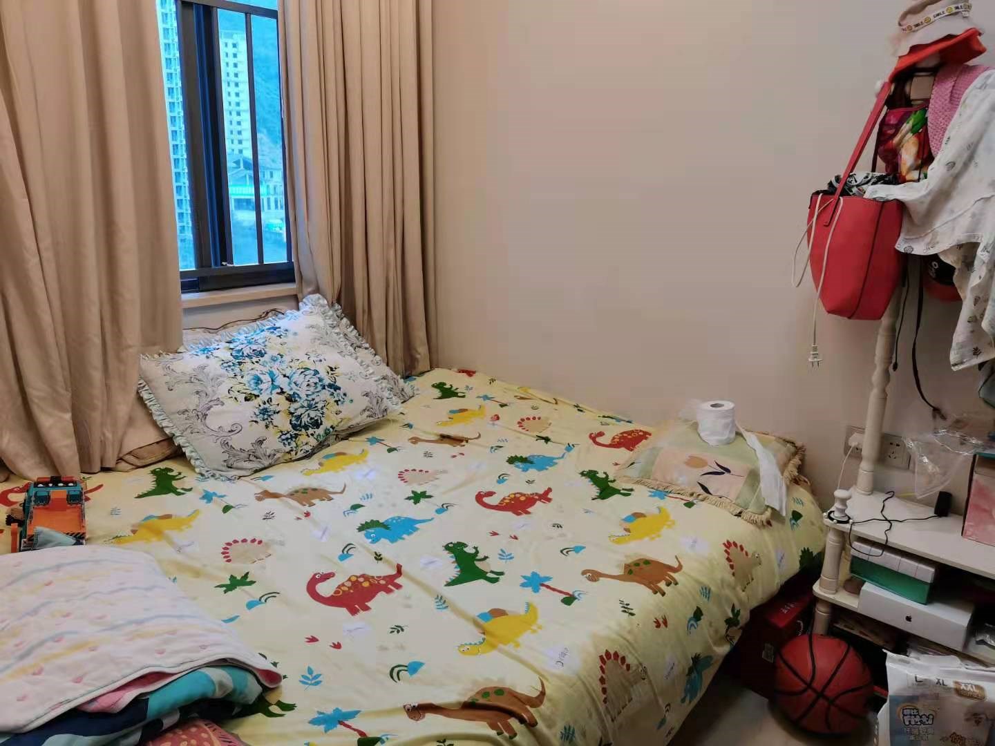 万科湖畔二期 2室2厅1卫 160.0万 万科湖畔二期 2室2厅1卫 160.0万客厅