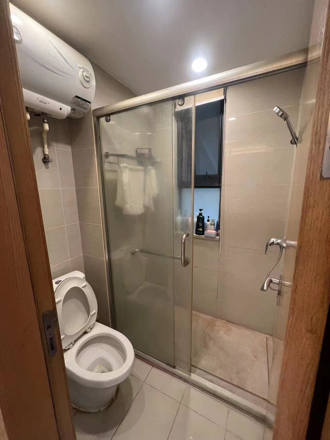 瑞都水郡 2室2厅2卫 180.0万 瑞都水郡 2室2厅2卫 180.0万客厅