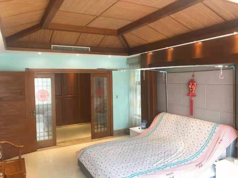 凤凰水城南岸别墅(御景天成) 5室2厅4卫 1150.0万 凤凰水城南岸别墅(御景天成) 5室2厅4卫 1150.0万客厅