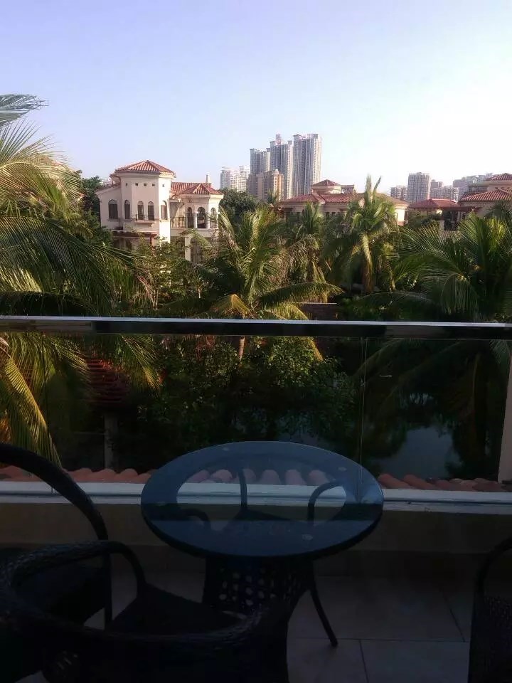 凤凰水城红树湾别墅(新) 5室2厅4卫 1600.0万 凤凰水城红树湾别墅(新) 5室2厅4卫 1600.0万客厅