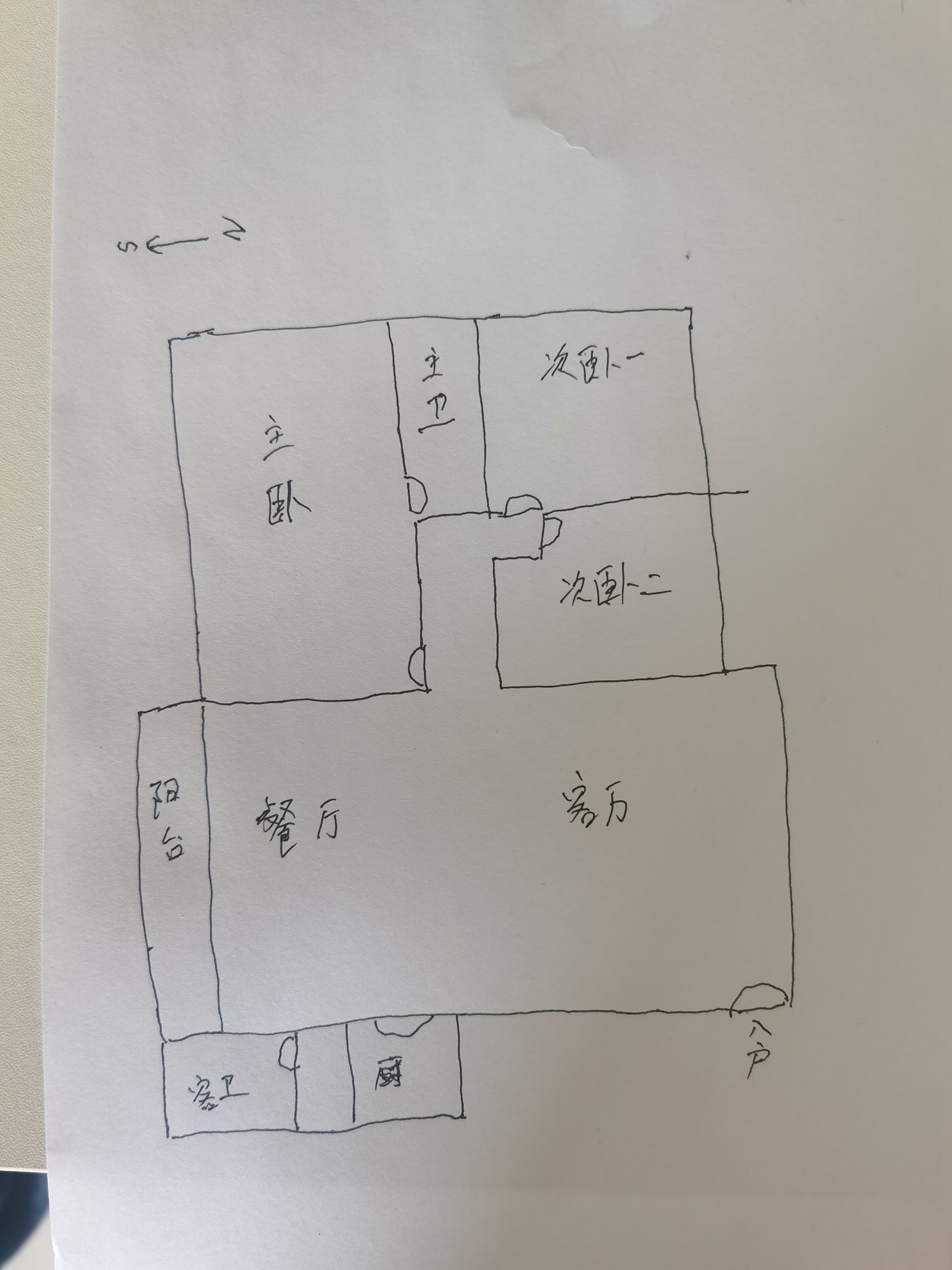 公路小区  3室2厅2卫   200.00万客厅