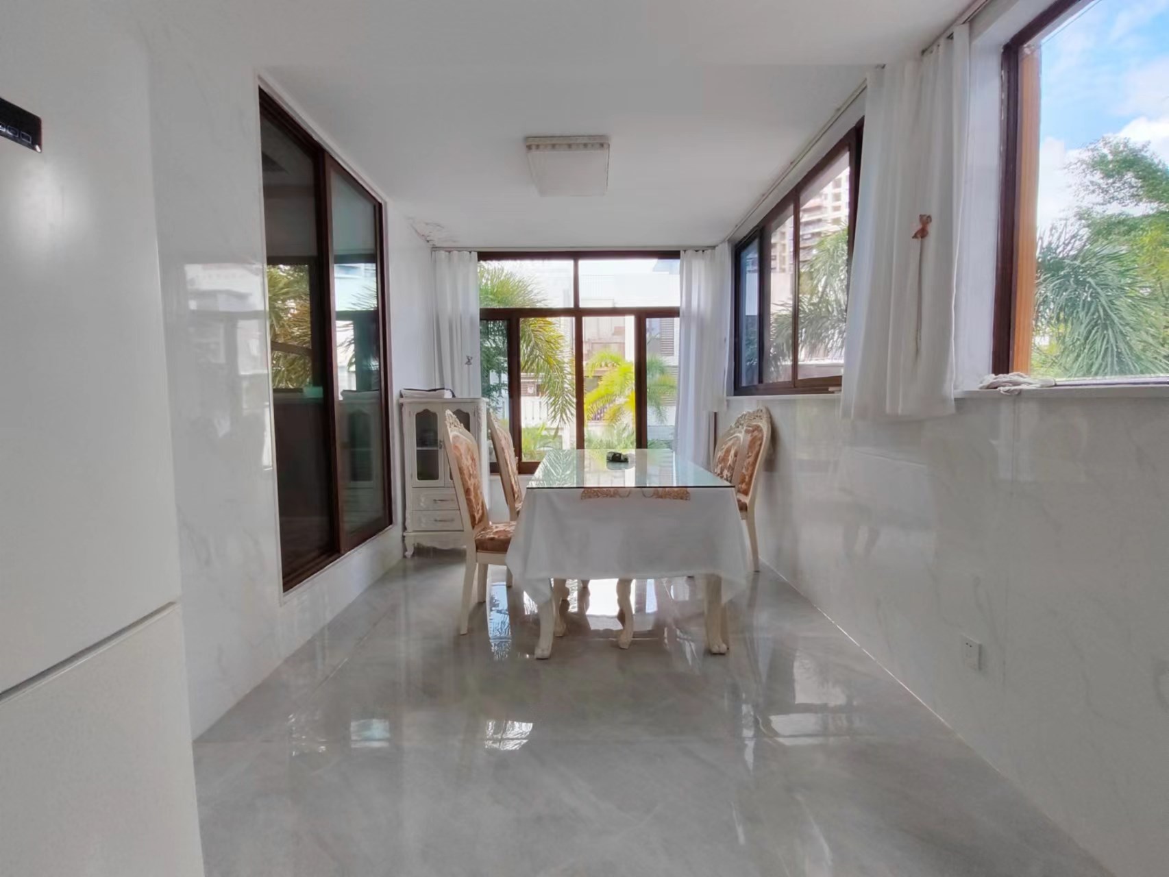 凤凰水城凤凰湾 3室2厅1卫 5000.0元/月 凤凰水城凤凰湾 3室2厅1卫 5000.0元/月室内图