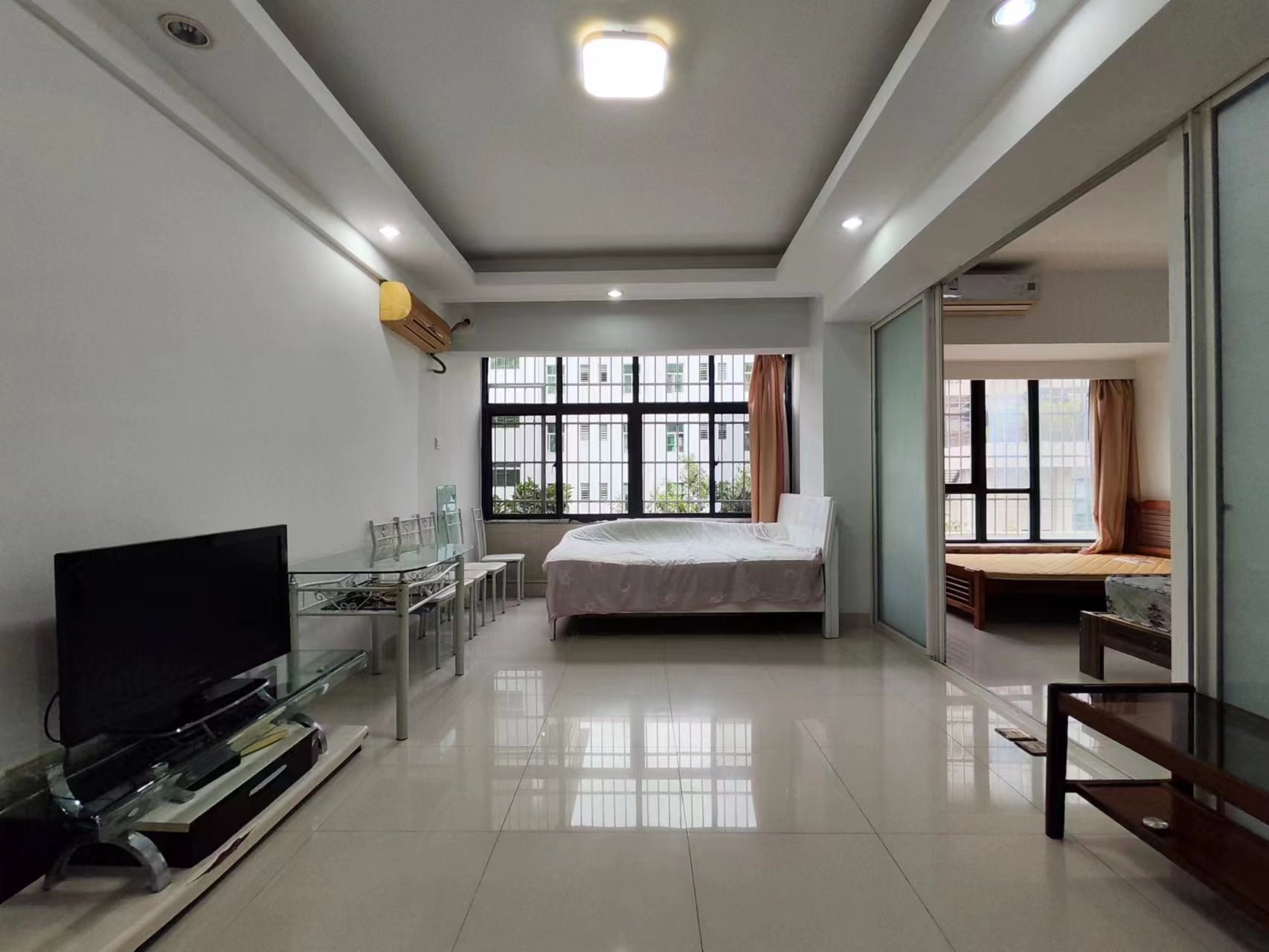 金蓝湾 1室1厅1卫 160.0万 金蓝湾 1室1厅1卫 160.0万客厅