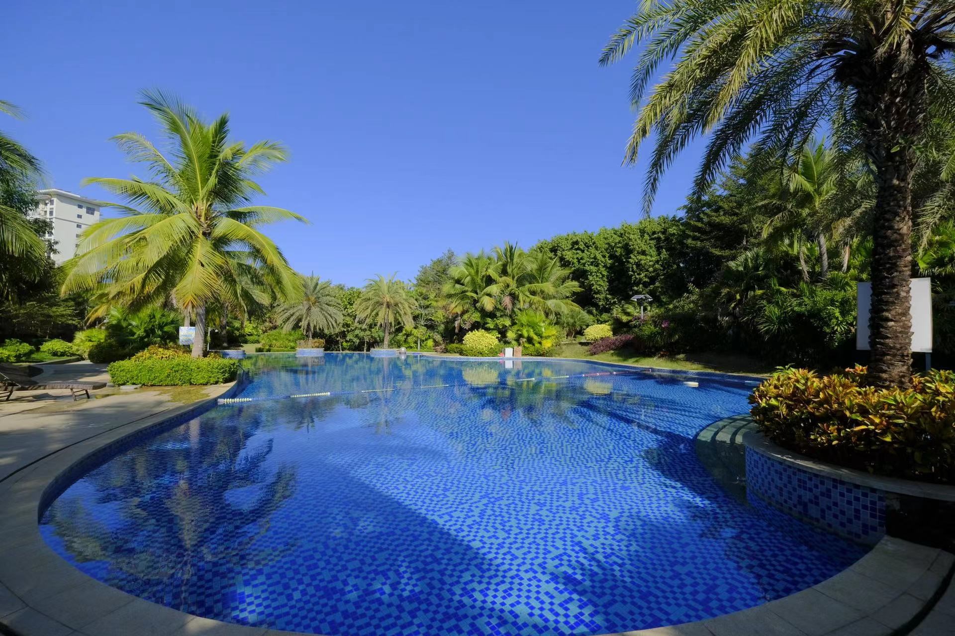 三亚小院 4室3厅3卫 530.00万 三亚小院 4室3厅3卫 530.00万客厅