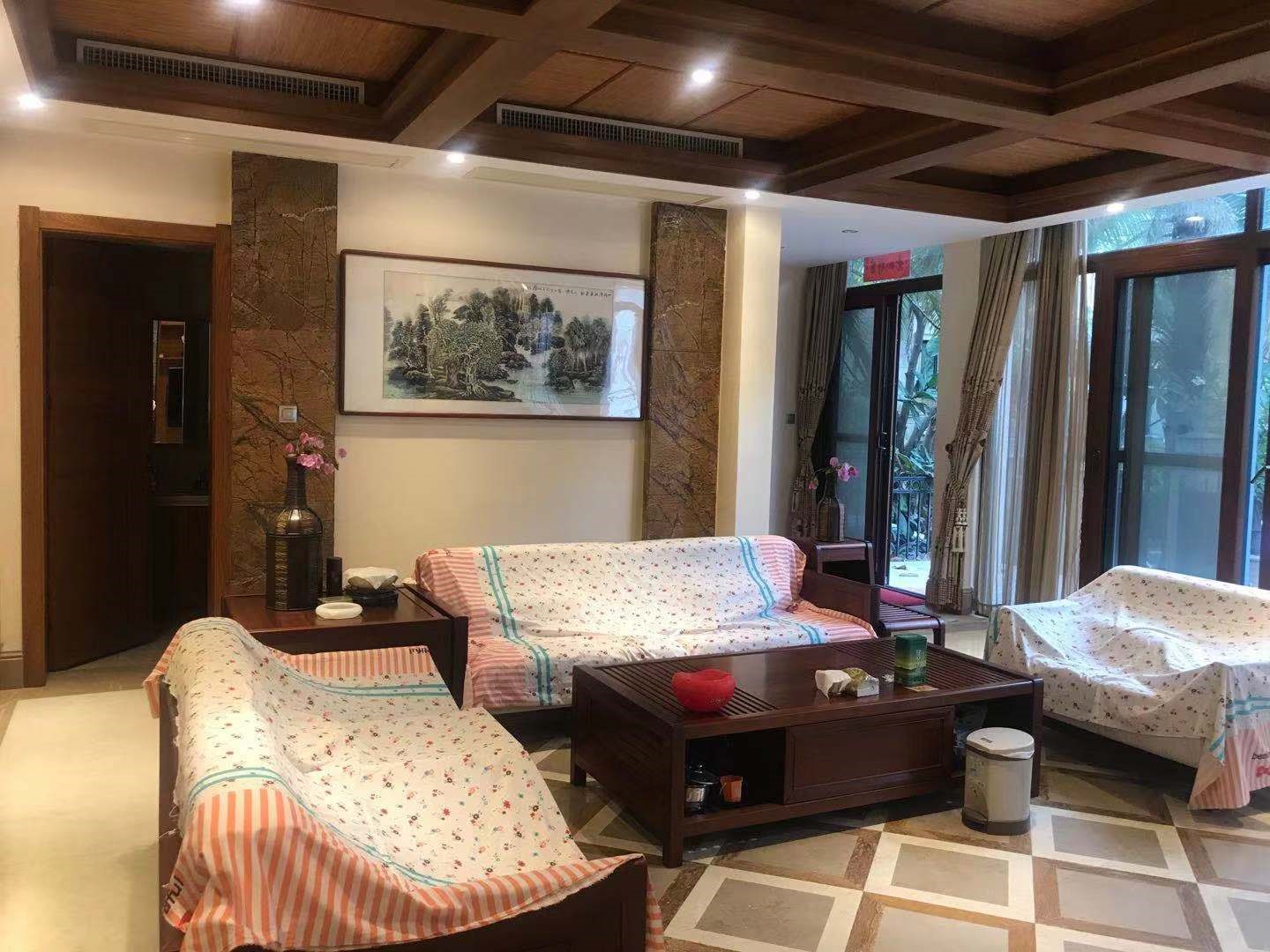 凤凰水城南岸别墅(御景天成) 5室2厅4卫 1150.0万 凤凰水城南岸别墅(御景天成) 5室2厅4卫 1150.0万客厅