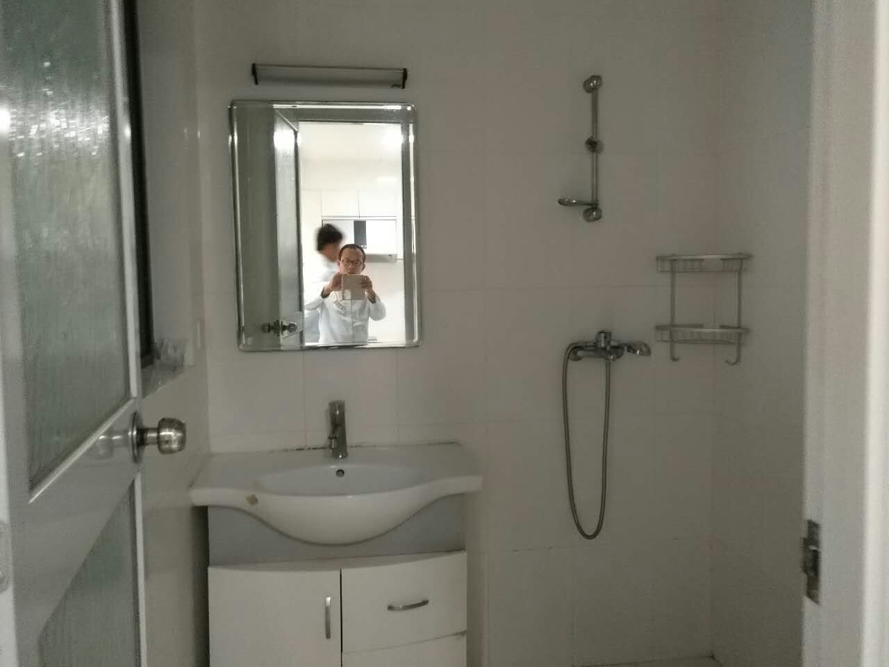 兰海花园三期 1室1厅1卫 310.0万 兰海花园三期 1室1厅1卫 310.0万客厅