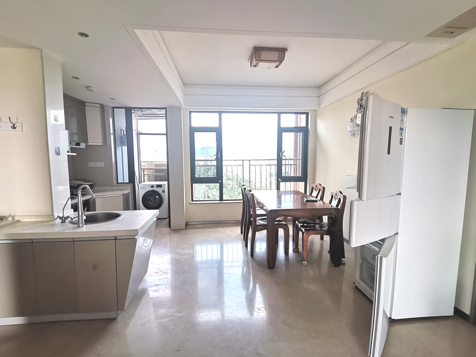 中铁子悦薹 4室2厅2卫 500.0万 中铁子悦薹 4室2厅2卫 500.0万客厅