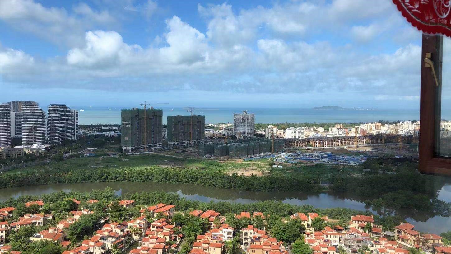 凤凰水城 3室2厅2卫 420.0万 凤凰水城 3室2厅2卫 420.0万客厅