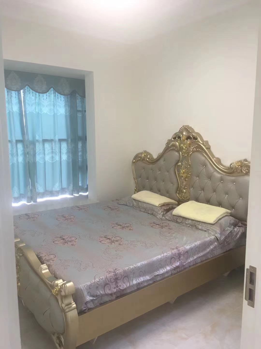 华庭时光里 3室2厅1卫 225.0万 华庭时光里 3室2厅1卫 225.0万客厅