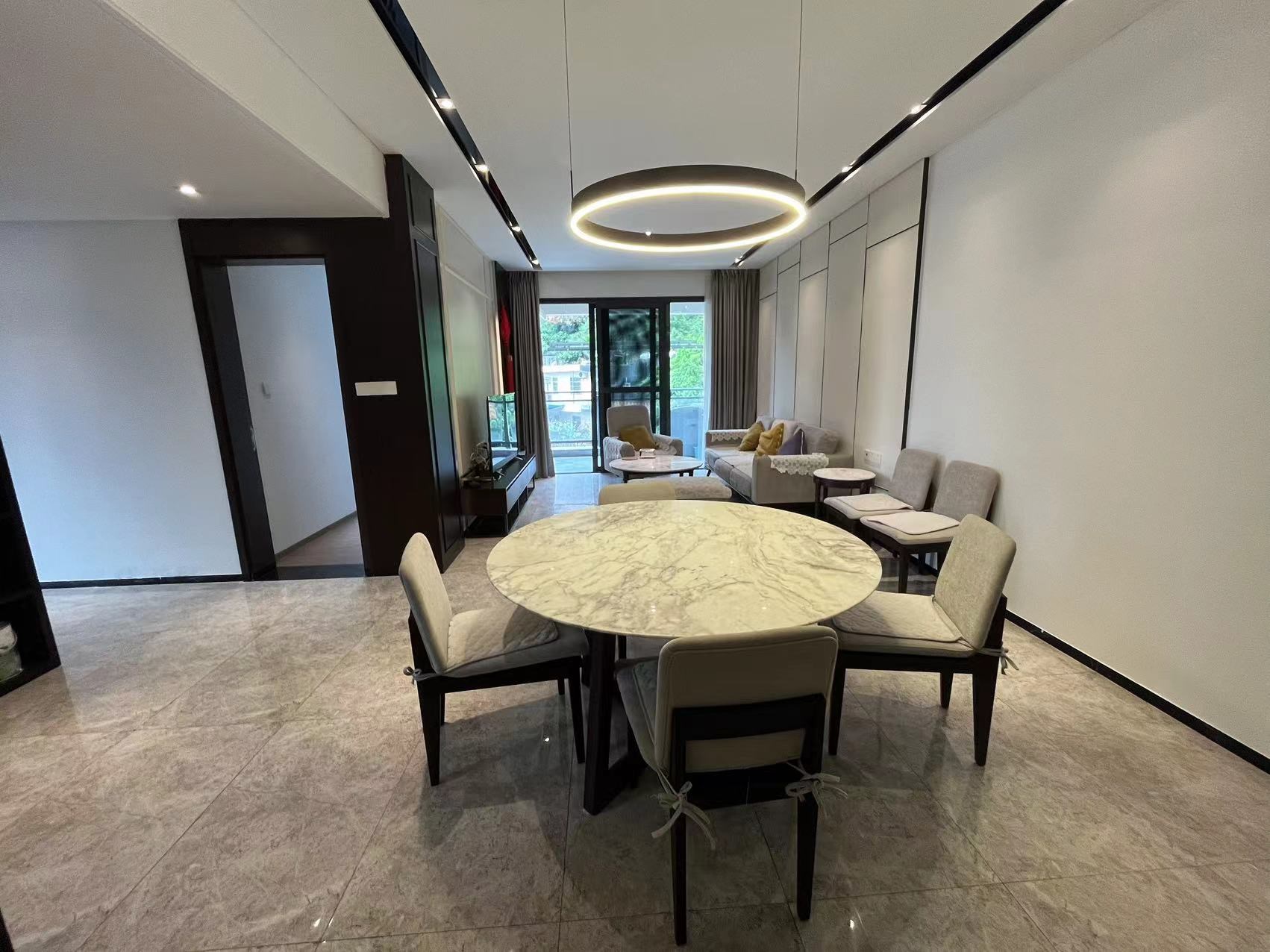 京海成鹿港溪山 3室2厅2卫 360.0万 京海成鹿港溪山 3室2厅2卫 360.0万客厅