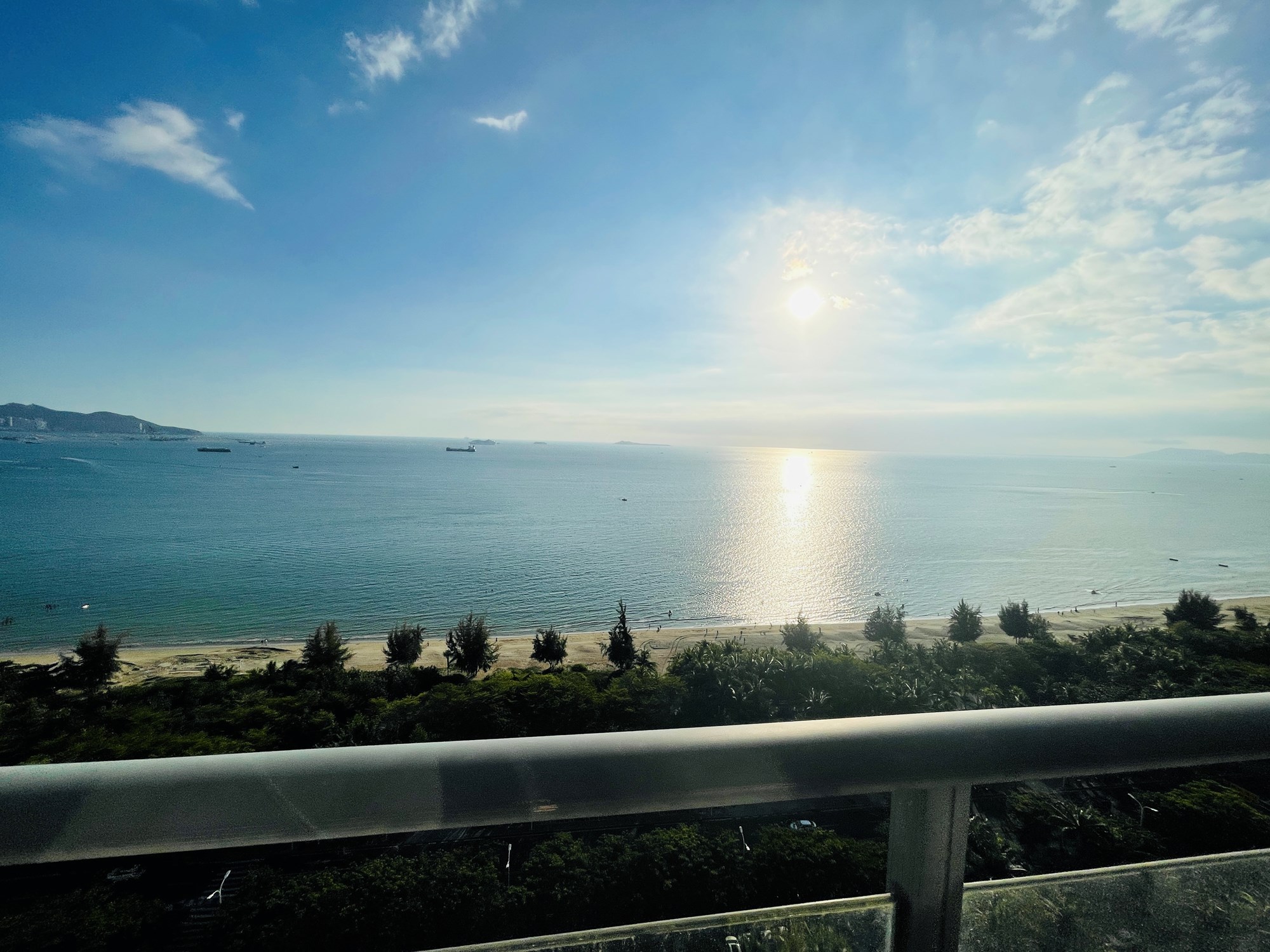 兰海花园三期 3室2厅2卫 1500.0万 兰海花园三期 3室2厅2卫 1500.0万客厅