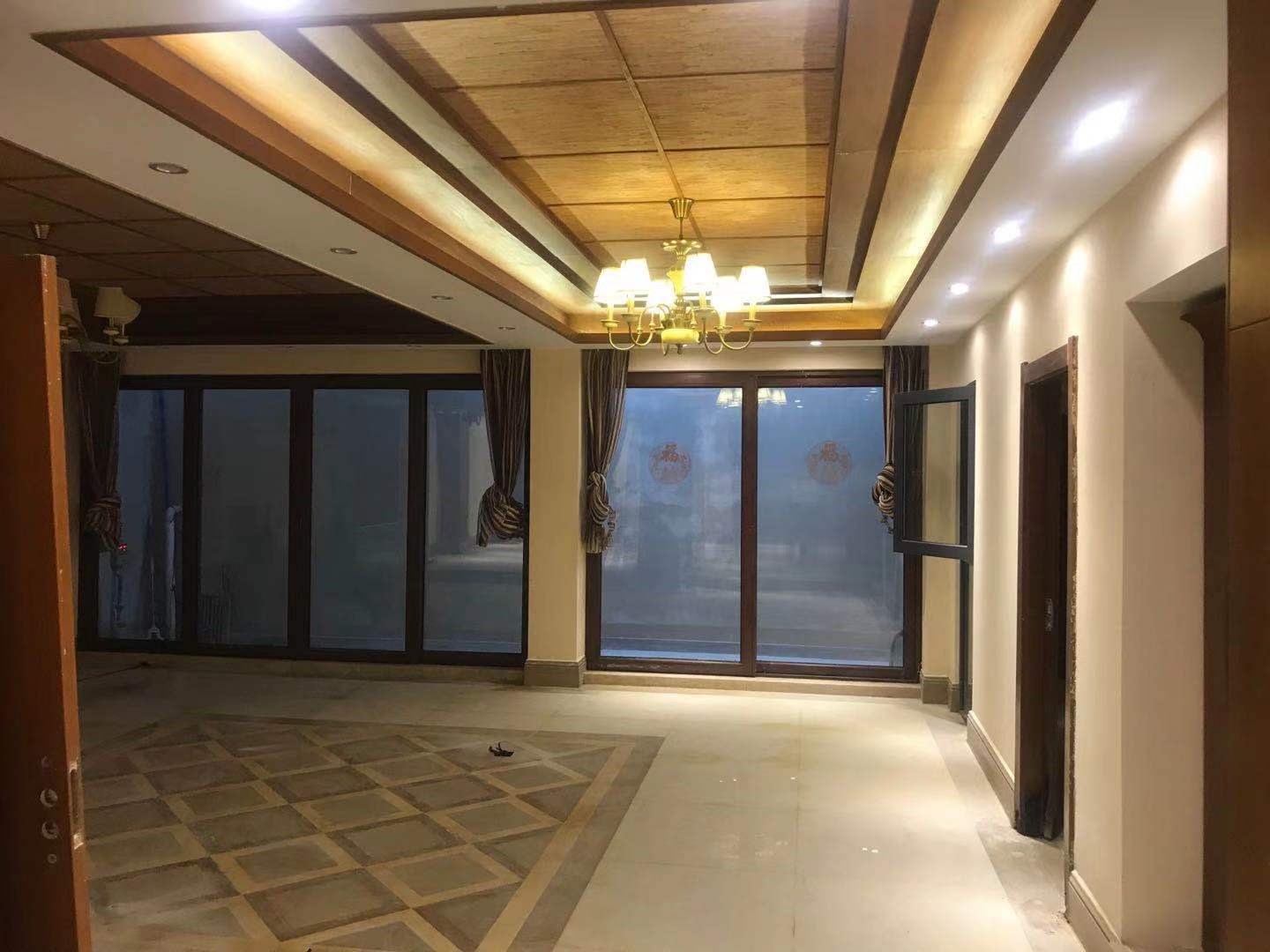 凤凰水城南岸别墅(御景天成) 5室2厅4卫 1150.0万 凤凰水城南岸别墅(御景天成) 5室2厅4卫 1150.0万客厅