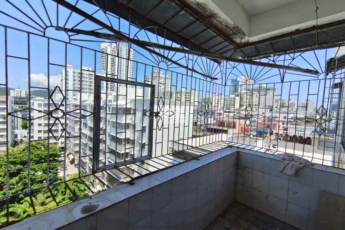 纺织品宿舍 3室2厅2卫 200.0万 纺织品宿舍 3室2厅2卫 200.0万客厅