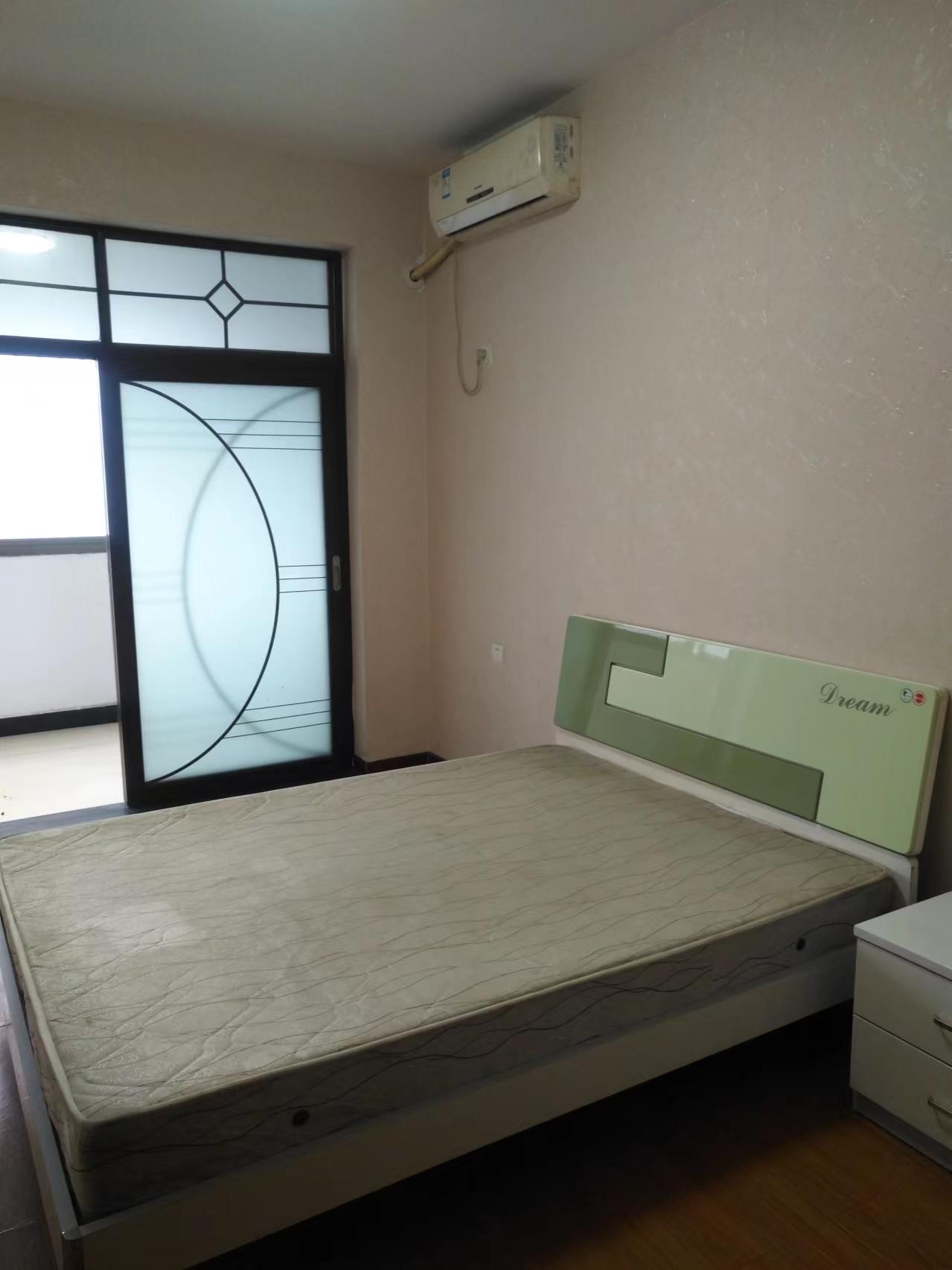 仁和小区  4室2厅2卫   1800.00元/月室内图