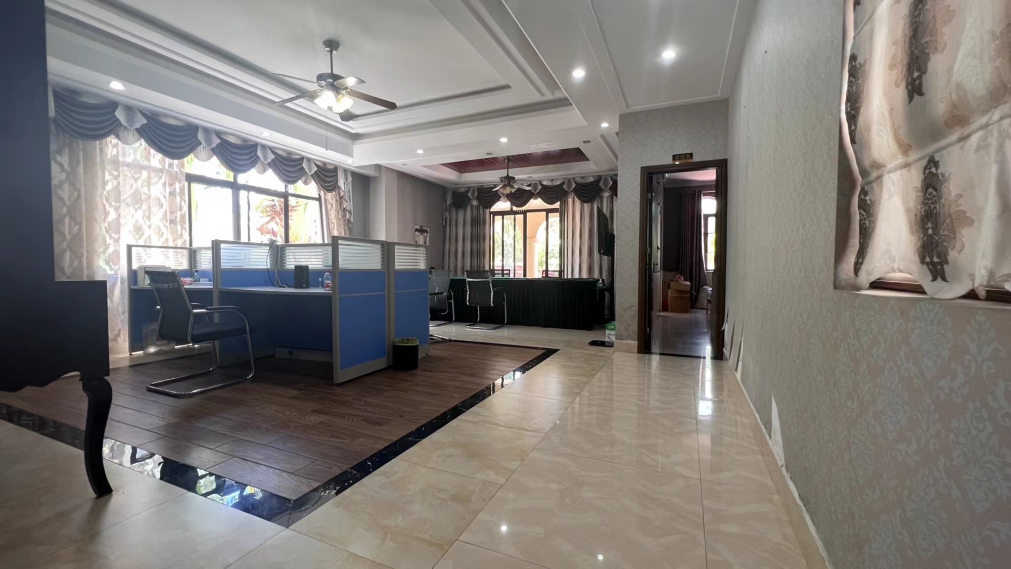 凤凰水城红树湾别墅(新) 5室2厅4卫 1600.0万 凤凰水城红树湾别墅(新) 5室2厅4卫 1600.0万客厅