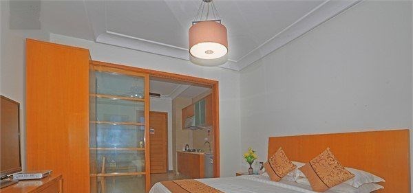凤凰水城南岸  1室1厅1卫   130.00万客厅