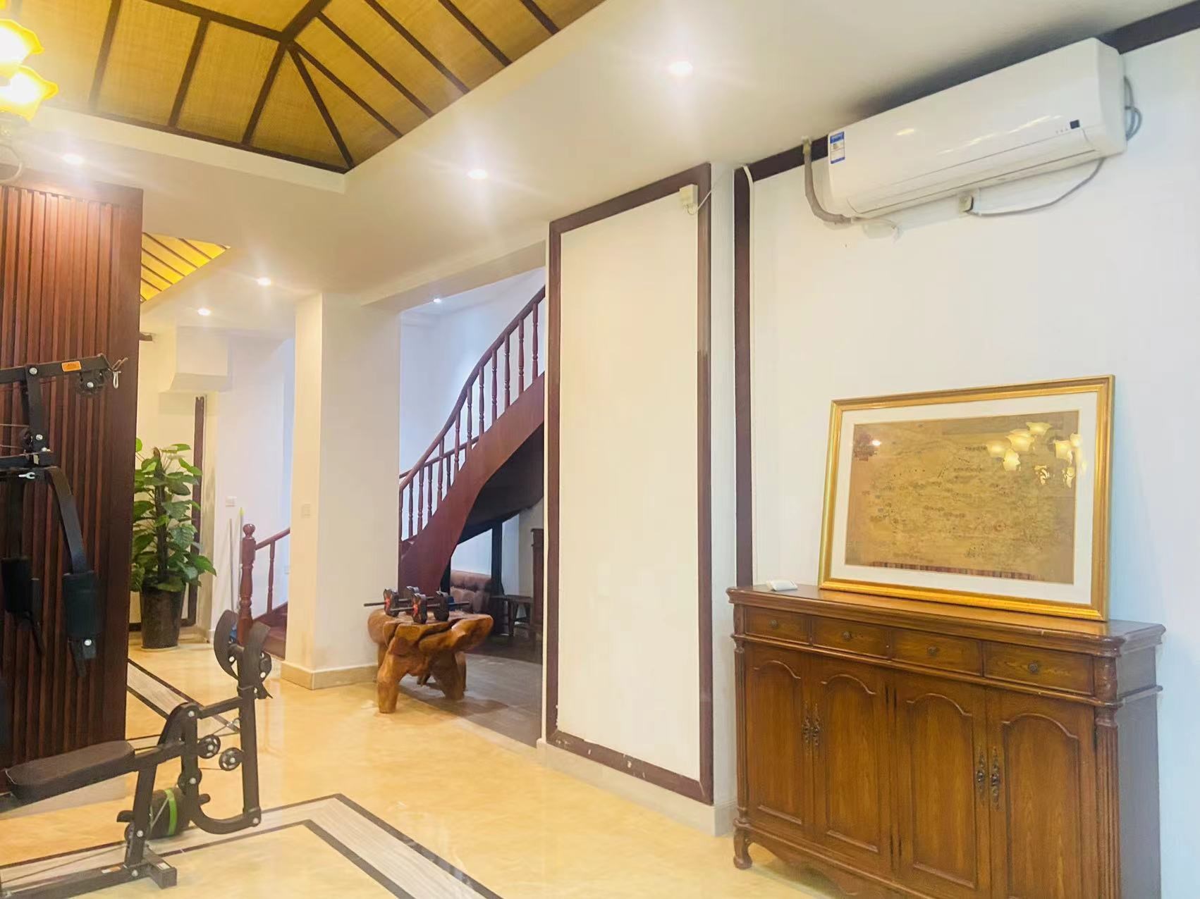 三亚小院 4室3厅3卫 530.00万 三亚小院 4室3厅3卫 530.00万客厅