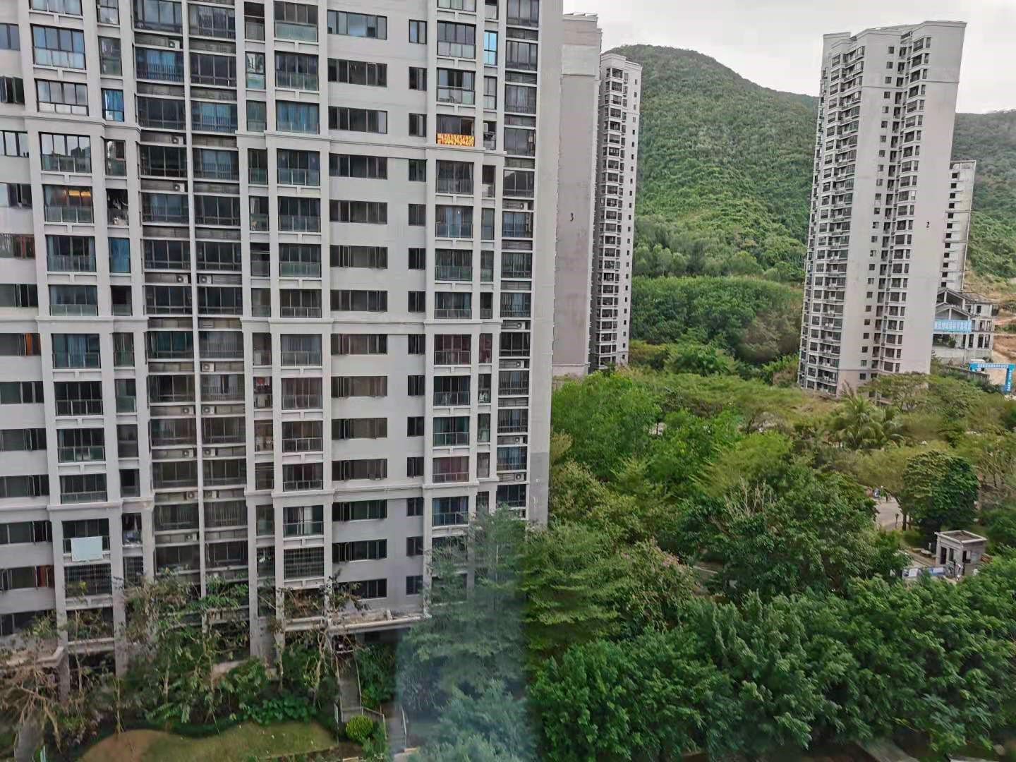 万科湖畔二期 2室2厅1卫 160.0万 万科湖畔二期 2室2厅1卫 160.0万客厅