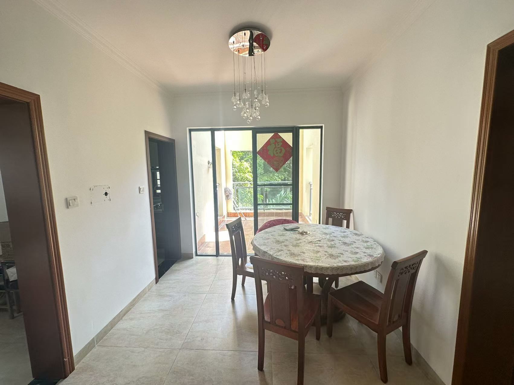 凤凰水城 2室2厅2卫 270.0万 凤凰水城 2室2厅2卫 270.0万客厅