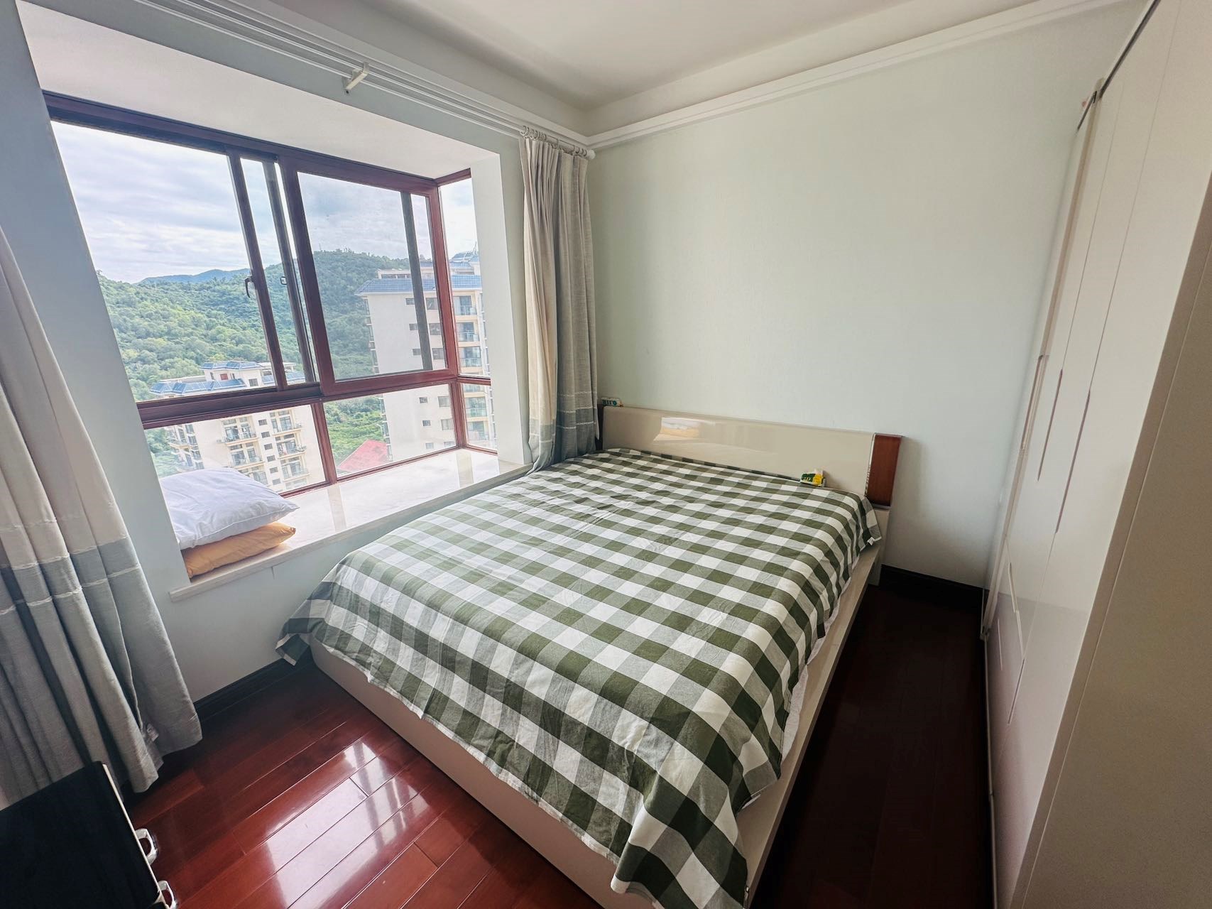 丽冠雅居 2室2厅1卫 350.0万 丽冠雅居 2室2厅1卫 350.0万客厅