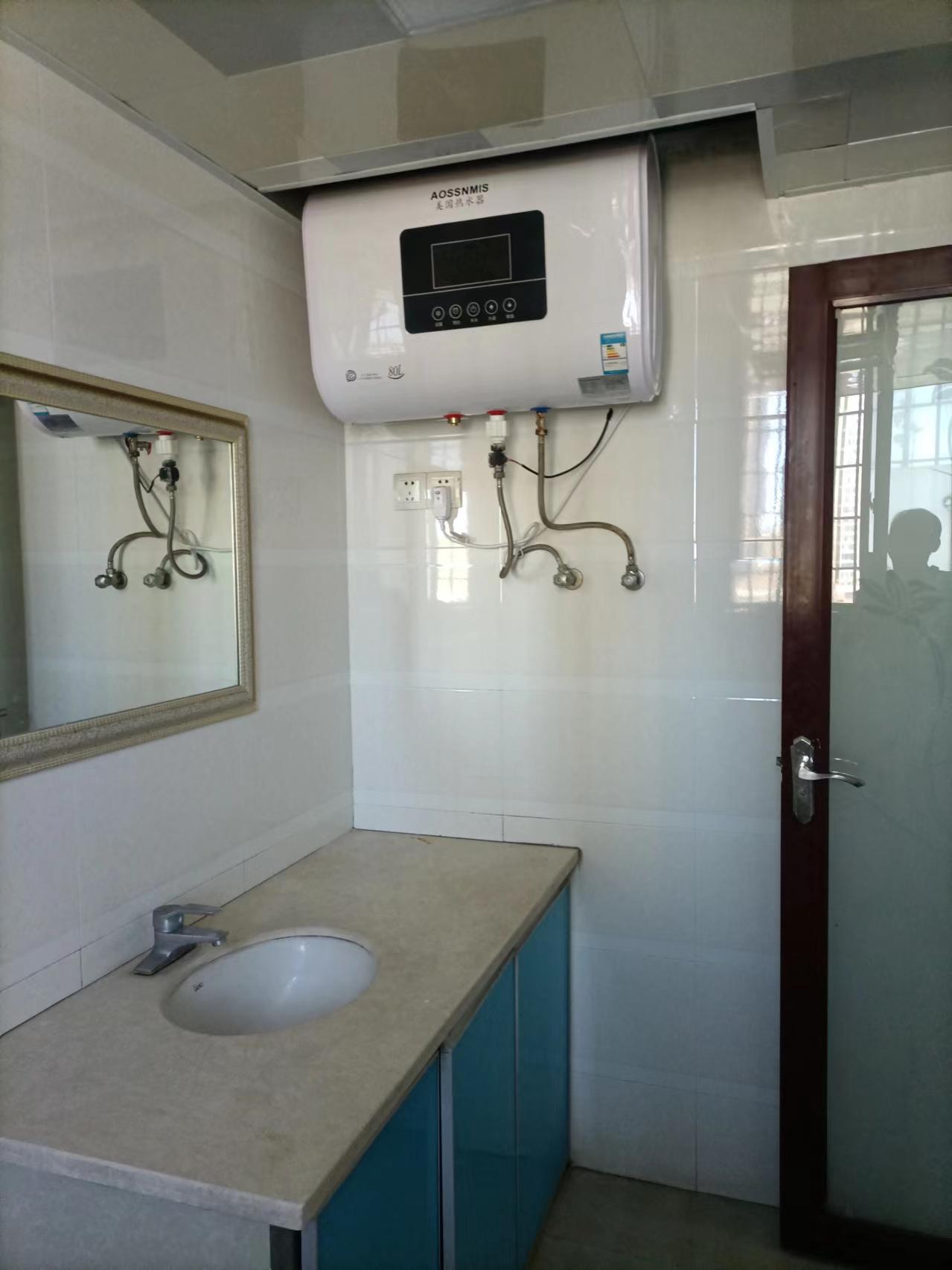 仁和小区  4室2厅2卫   1800.00元/月室内图