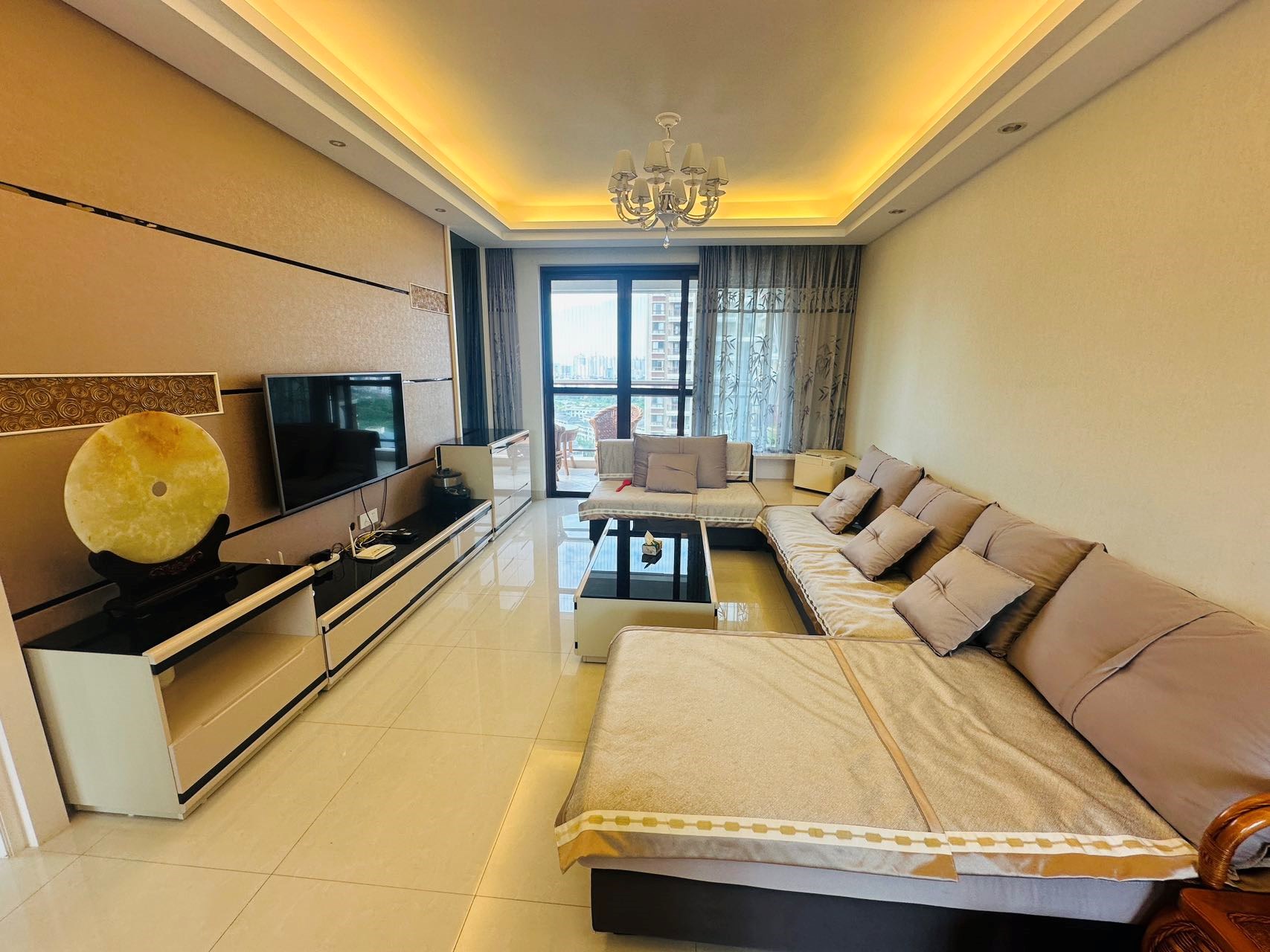 丽冠雅居 2室2厅1卫 350.0万 丽冠雅居 2室2厅1卫 350.0万客厅