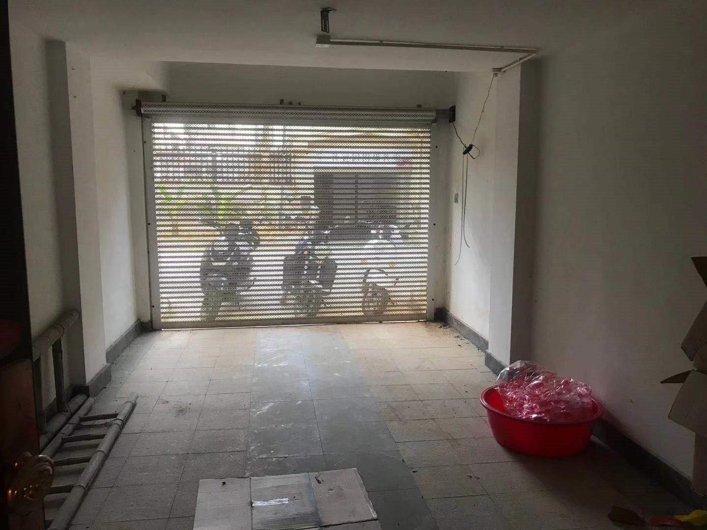 凤凰水城南岸别墅(御景天成) 5室2厅4卫 1150.0万 凤凰水城南岸别墅(御景天成) 5室2厅4卫 1150.0万客厅