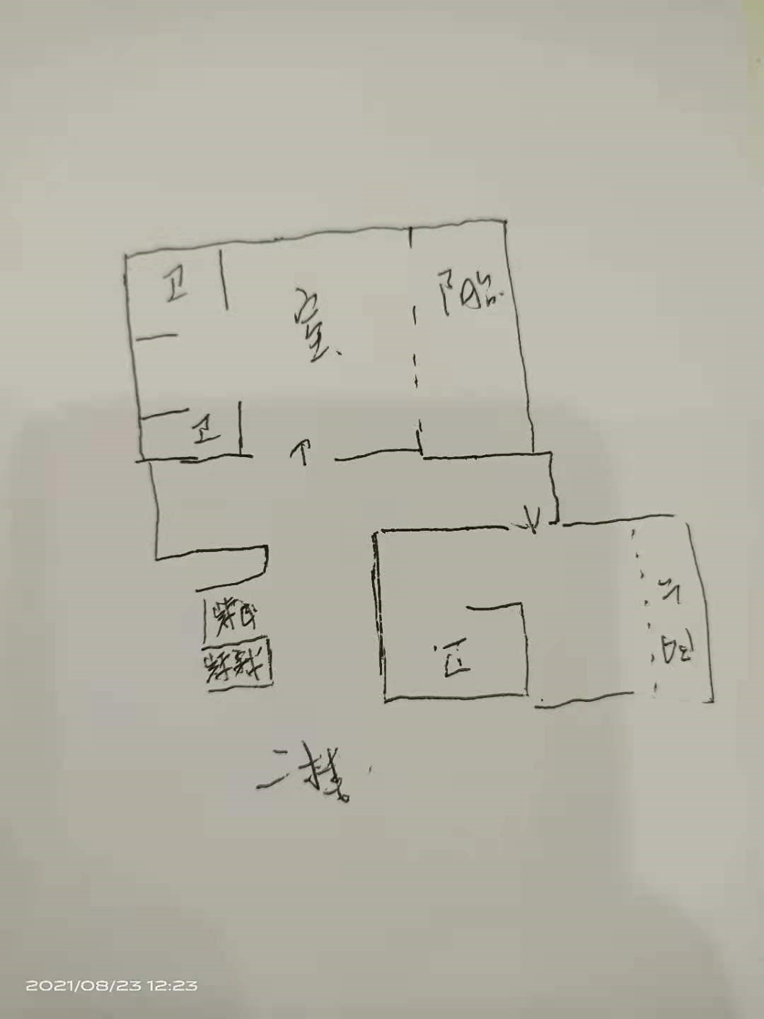 半岭温泉别墅  4室2厅2卫   3000.00万客厅