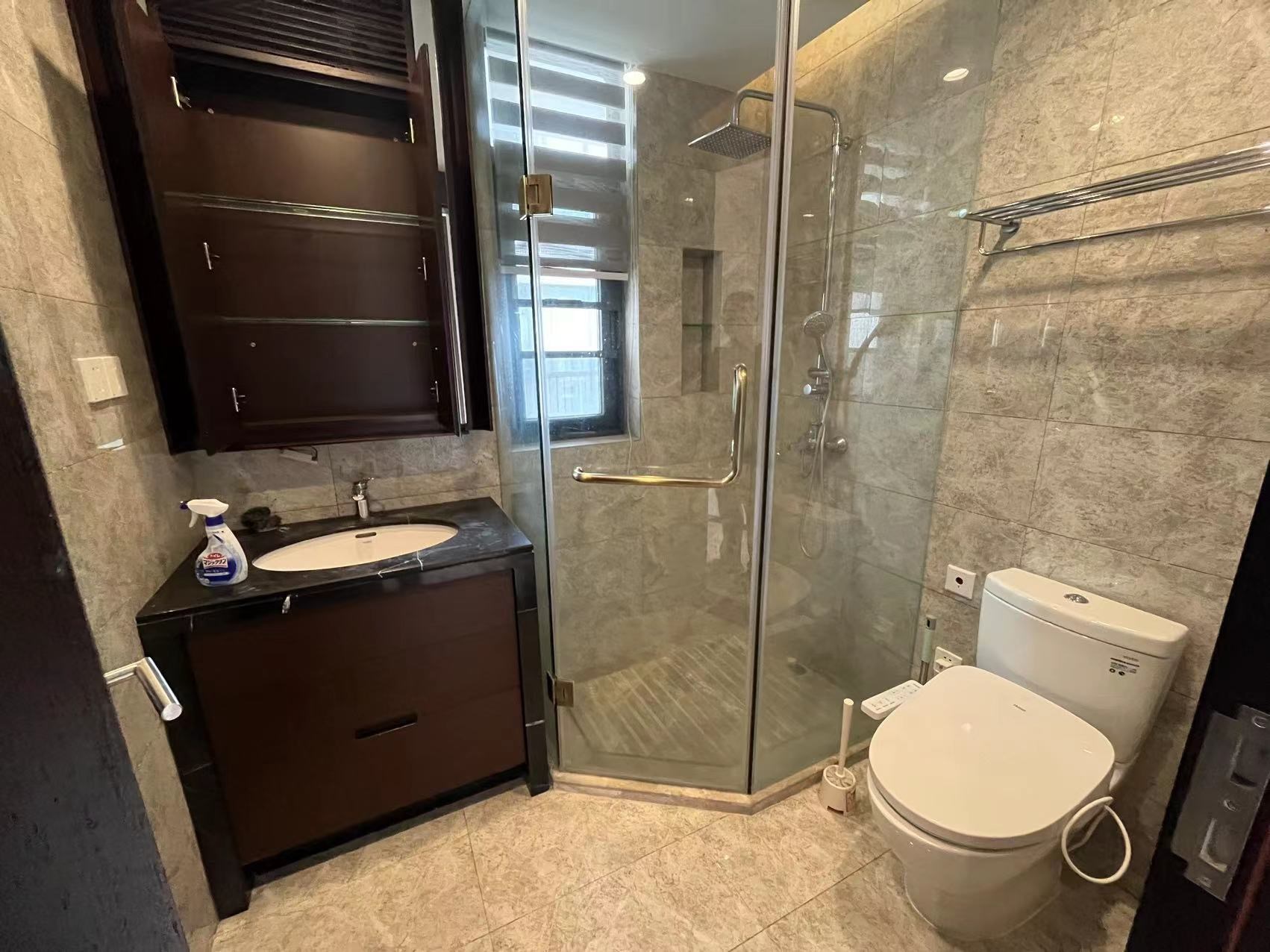 京海成鹿港溪山 3室2厅2卫 360.0万 京海成鹿港溪山 3室2厅2卫 360.0万客厅