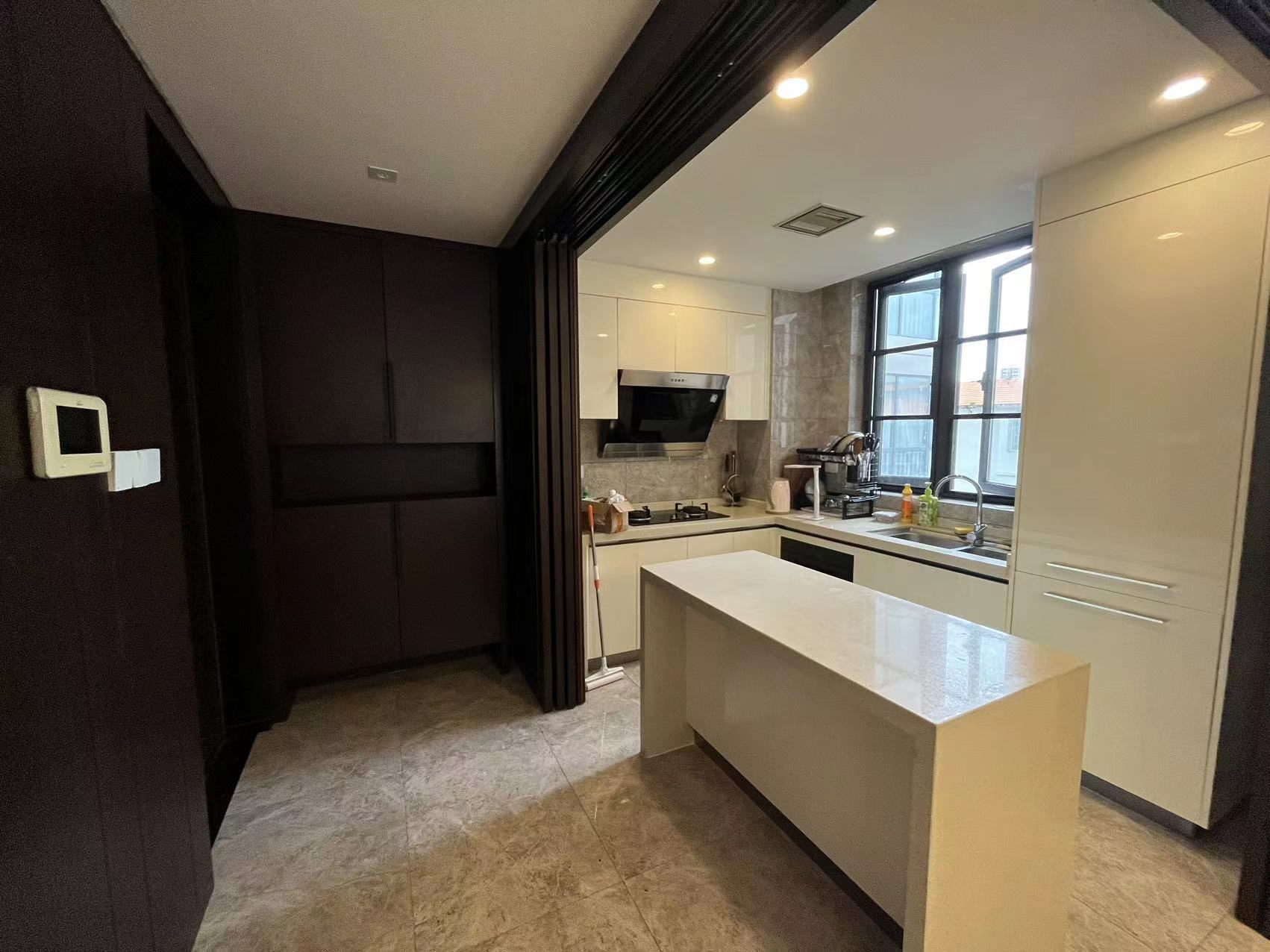 京海成鹿港溪山 3室2厅2卫 360.0万 京海成鹿港溪山 3室2厅2卫 360.0万客厅