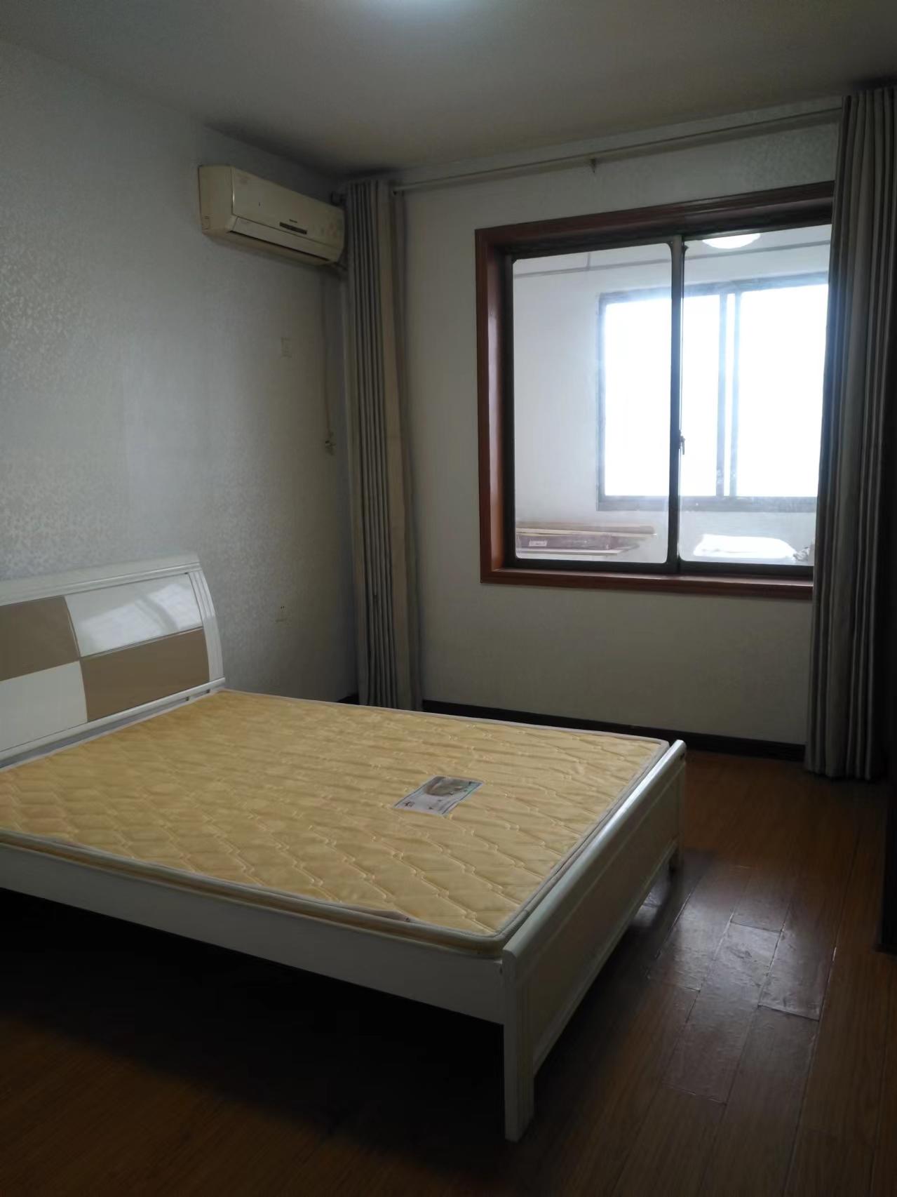 仁和小区  4室2厅2卫   1800.00元/月室内图