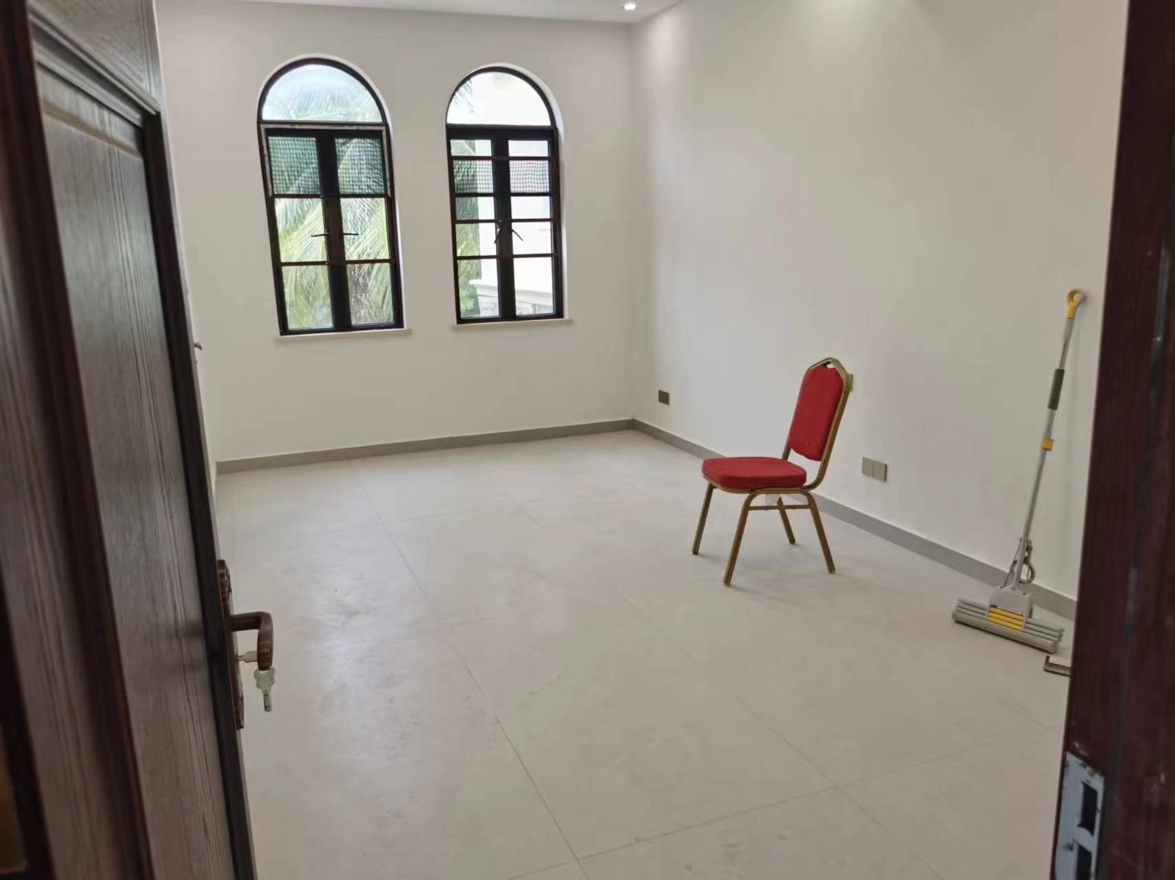 凤凰水城红树湾别墅(新) 5室2厅4卫 1600.0万 凤凰水城红树湾别墅(新) 5室2厅4卫 1600.0万客厅