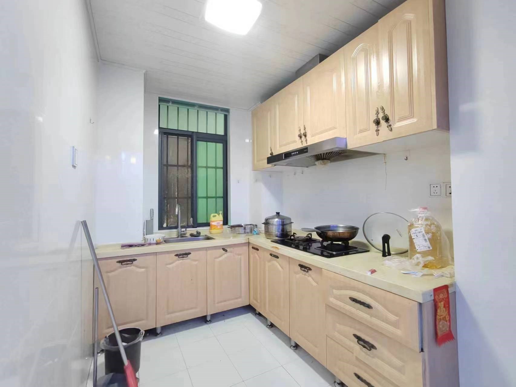 凯丰花园 3室2厅2卫 3500.0元/月 凯丰花园 3室2厅2卫 3500.0元/月室内图