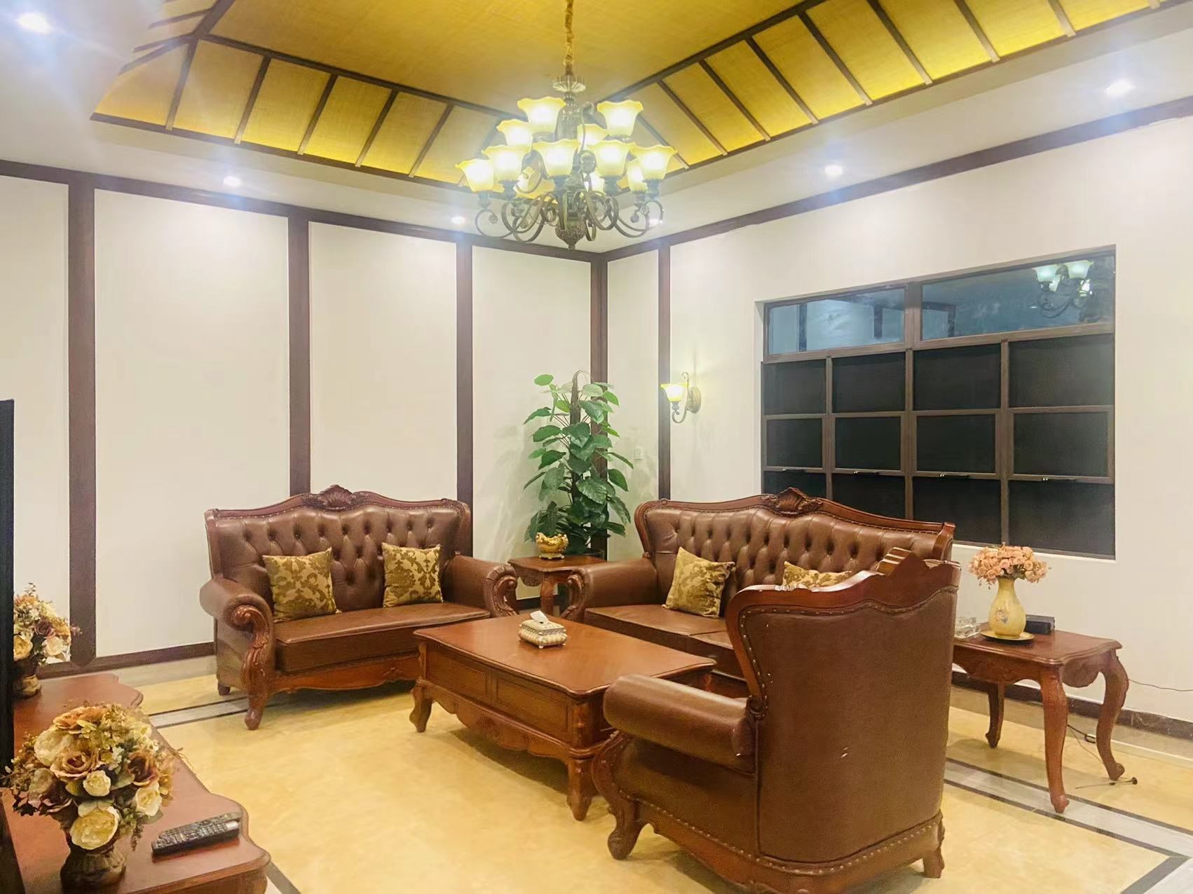 三亚小院 4室3厅3卫 530.00万 三亚小院 4室3厅3卫 530.00万客厅