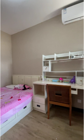 一山湖(一期) 2室2厅1卫 240.0万 一山湖(一期) 2室2厅1卫 240.0万客厅