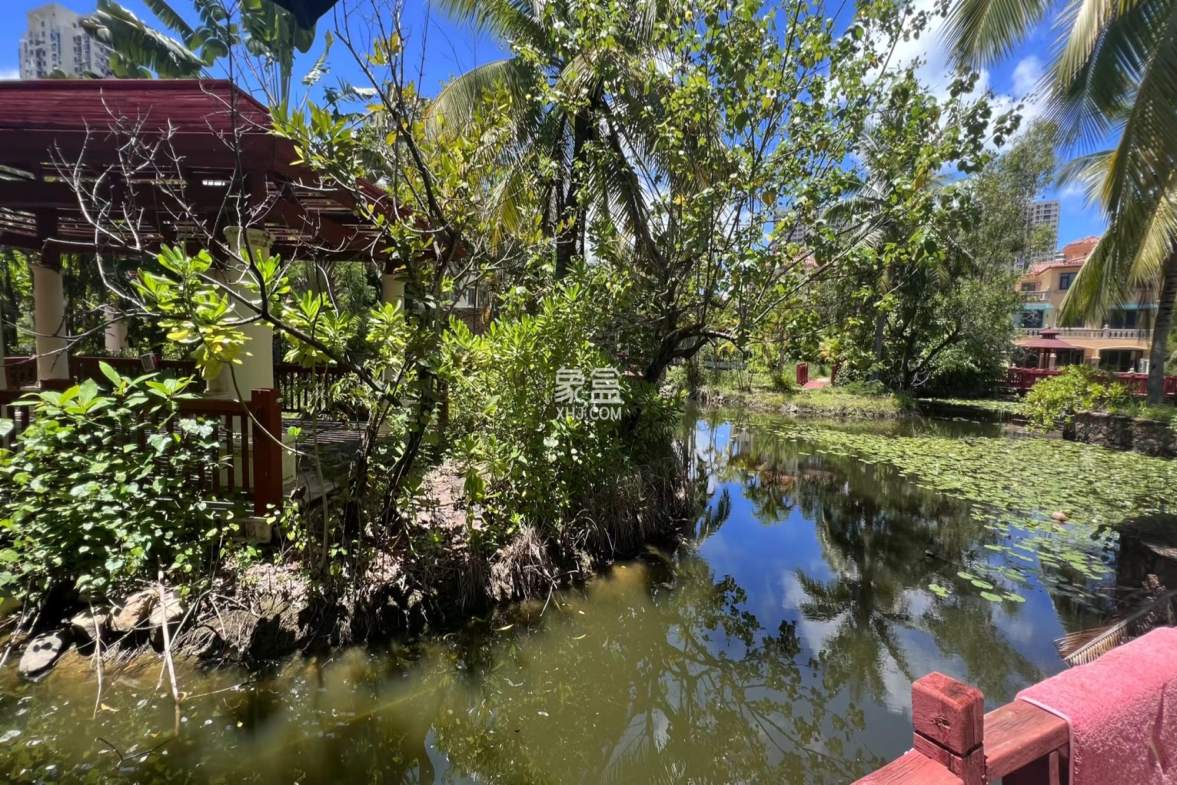 凤凰水城红树湾别墅(新) 5室2厅4卫 1600.0万 凤凰水城红树湾别墅(新) 5室2厅4卫 1600.0万客厅